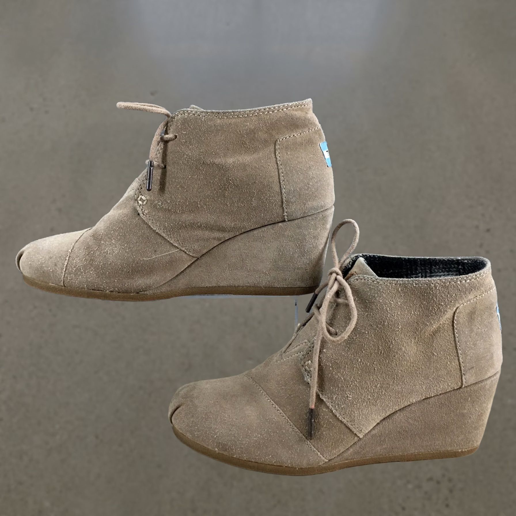 Toms TOMS Boots Beige Suede Desert Lace Up Wedge Ankle Bootie 9 Casual Womens/Bootie/Bootie/Footwear (Size 9) Size US 9 / IT 39 - 1 Thumbnail