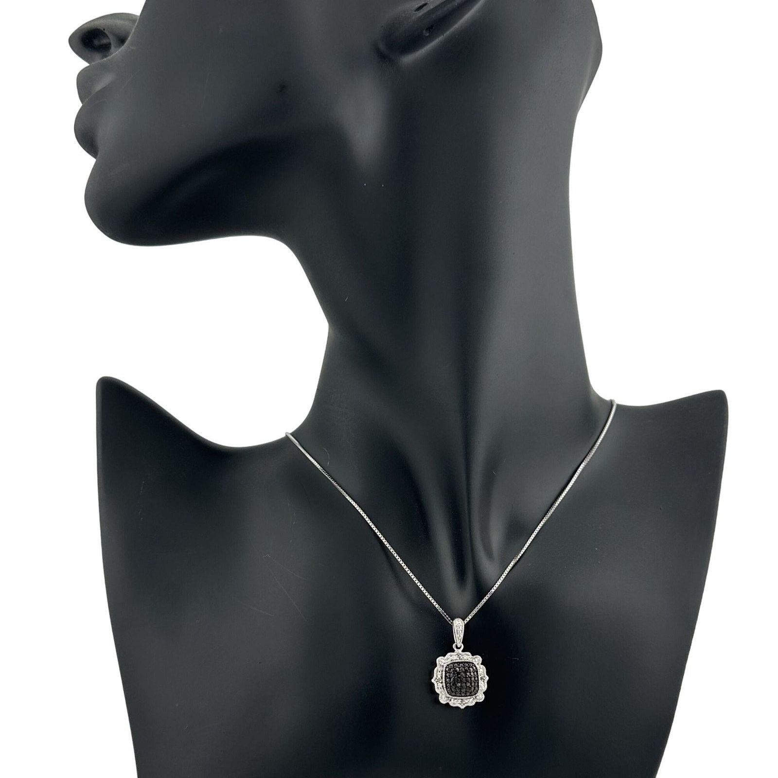 Other Beautiful Black & White Diamond Cluster Pendant Size ONE SIZE - 8 Thumbnail