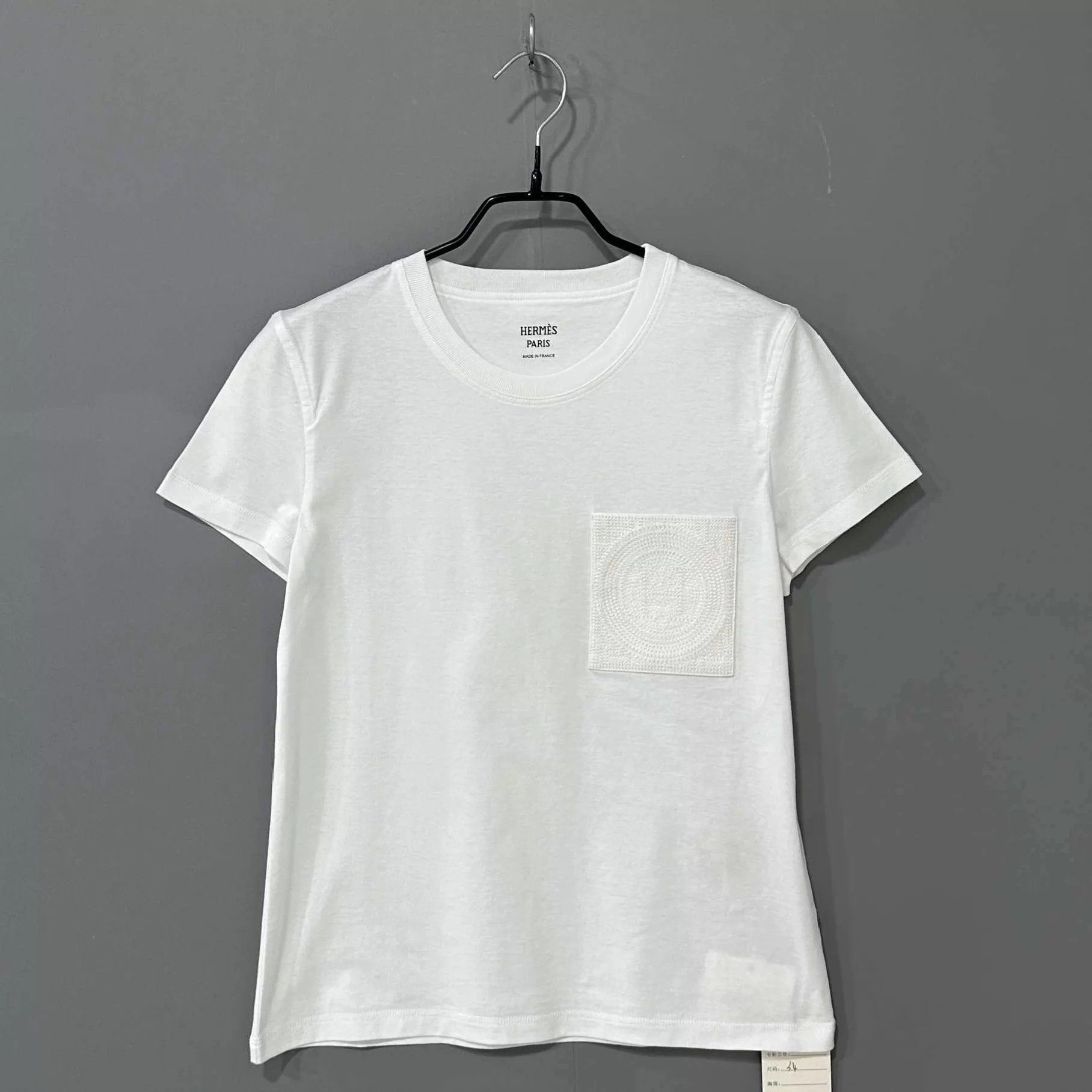 Hermes HERMES White Pocket Logo Short Sleeve 34 Size XS / US 0-2 / IT 36-38 - 1 Thumbnail