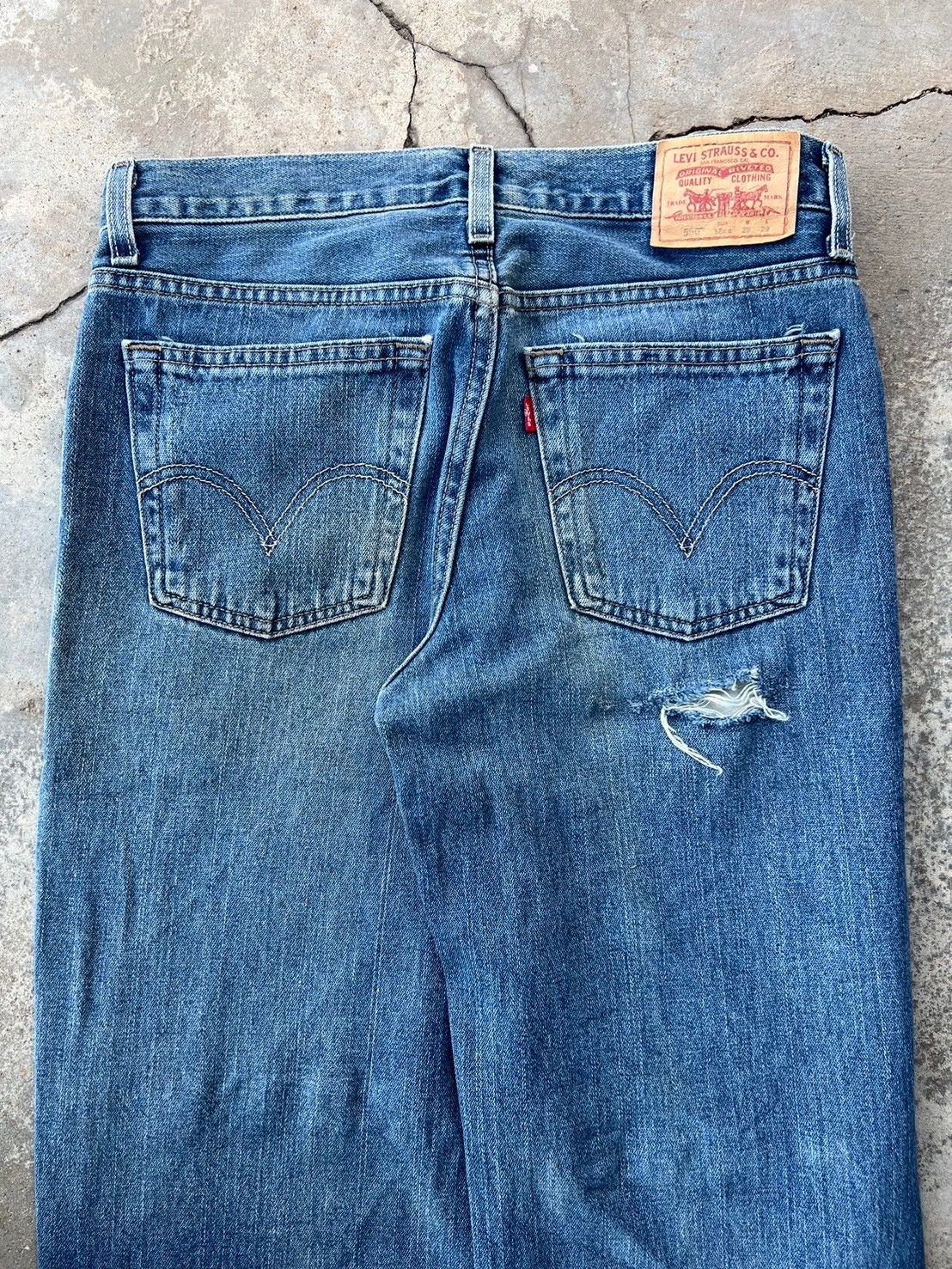 Levi's VINTAGE 2000s LEVI'S 550 DISTRESSED JEANS Size US 31 - 14 Thumbnail
