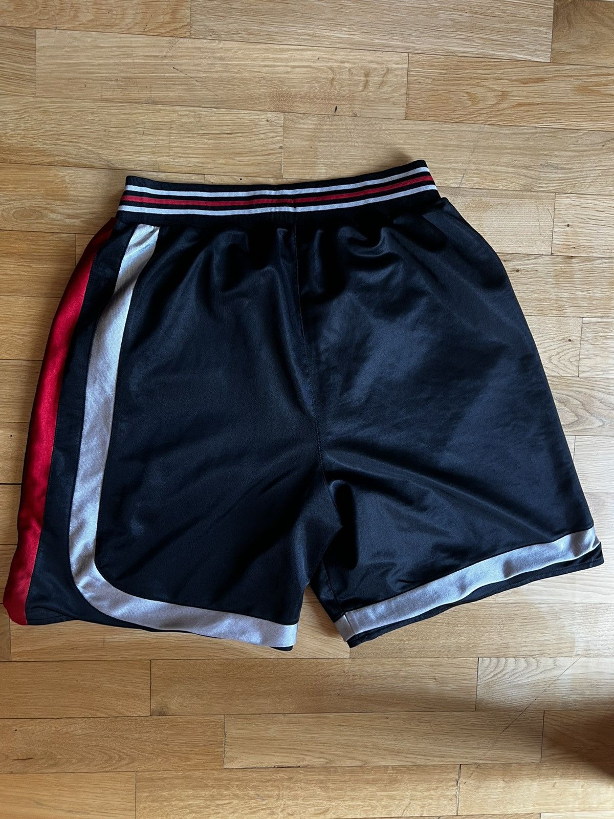 Adidas Adidas Vintage shorts size M Size US 32 / EU 48 - 5 Thumbnail