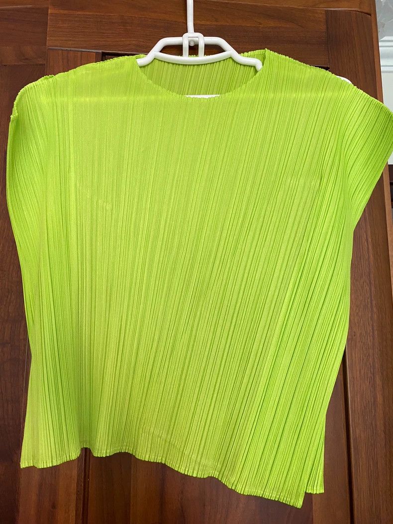Issey Miyake Issey Miyake size:3 Bright green pleated short-sleeved shi Size M / US 6-8 / IT 42-44 - 2 Thumbnail