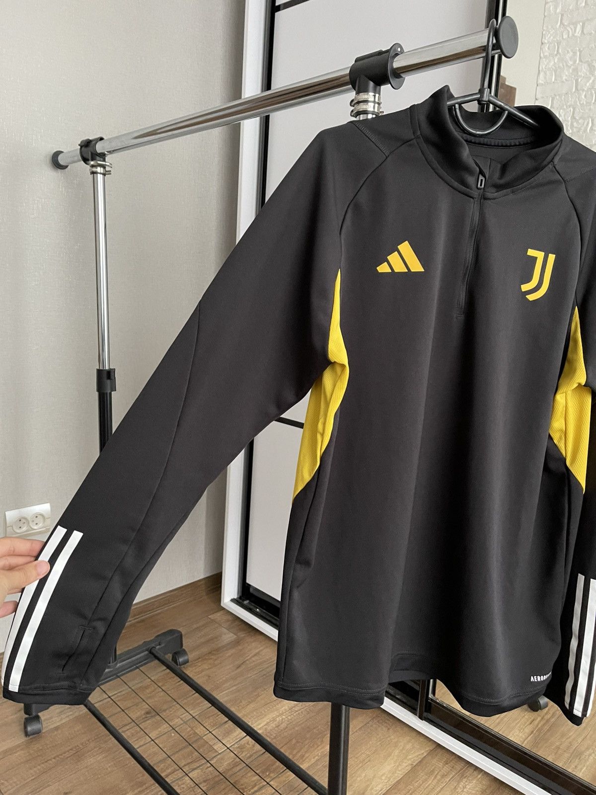 Adidas 2023/2024 Adidas Juventus Soccer Jersey Pullover Sweatshirt Size US L / EU 52-54 / 3 - 7 Thumbnail