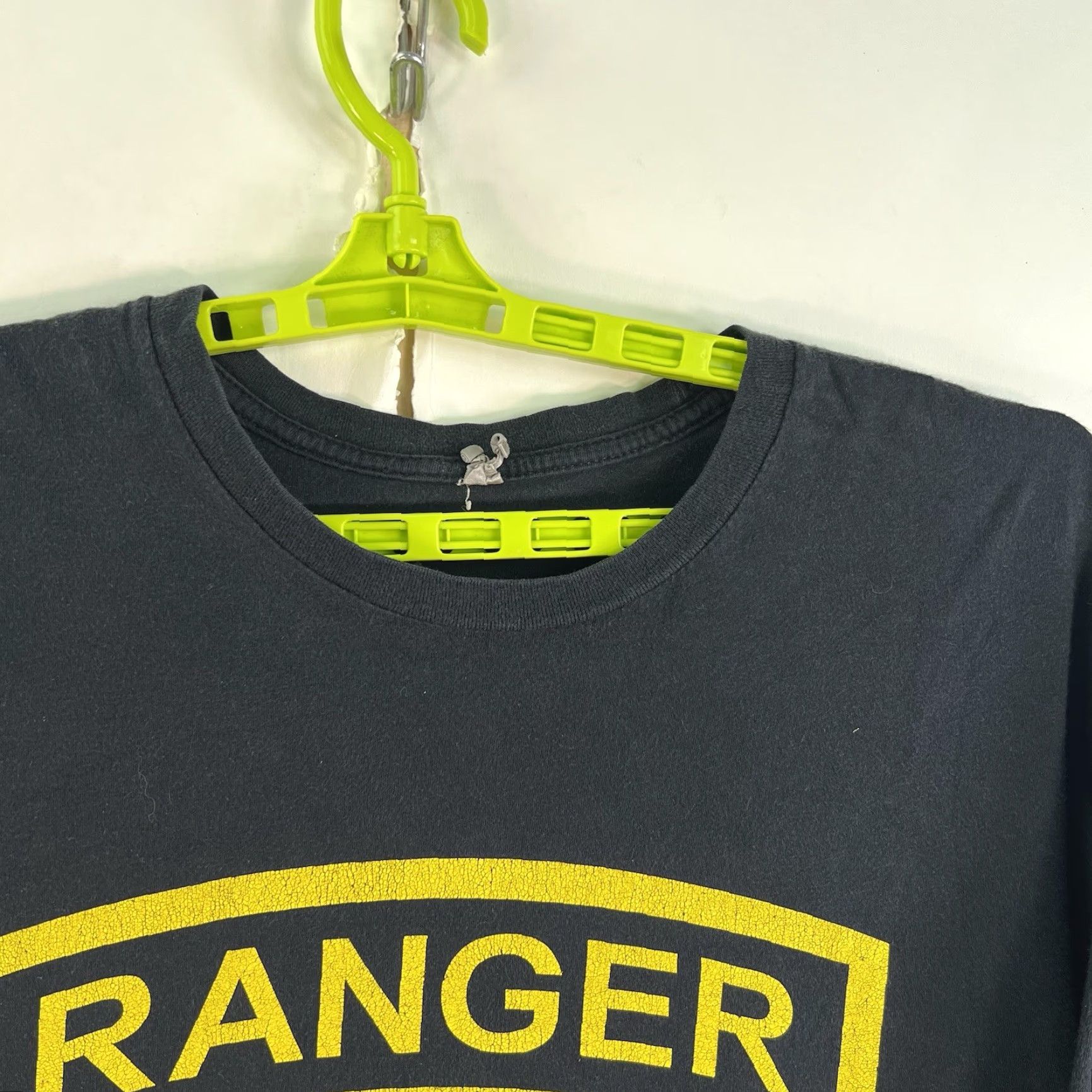 Vintage VINTAGE US Army Ranger DOD T-Shirt Mens Large Black Graphic Print Soldier Aquaman Crew Neck Short Sleeve Casual Size US L / EU 52-54 / 3 - 4 Thumbnail