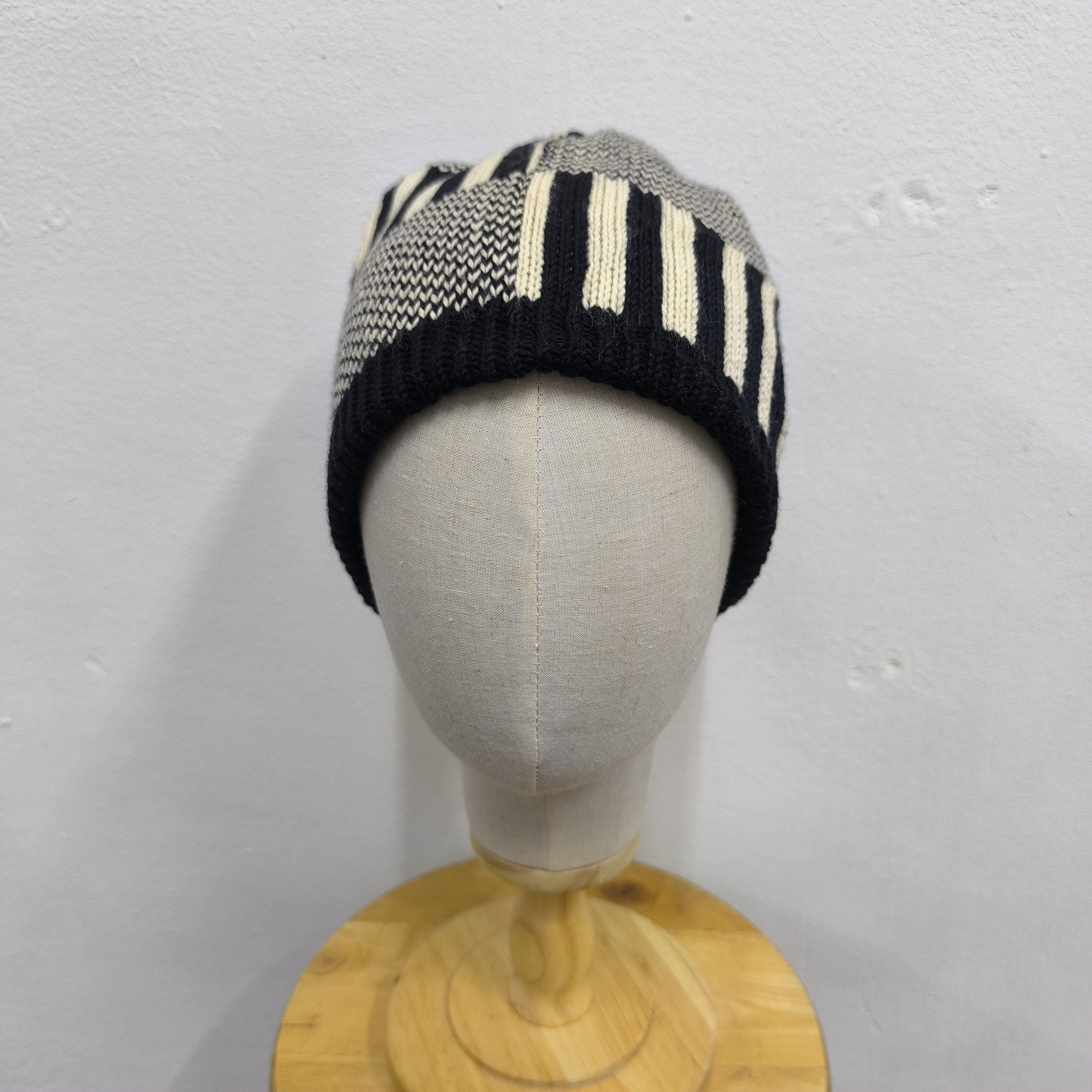CA4LA 🪡 Japanese brand CA4LA art reversible pull on beanie hat Size ONE SIZE - 2 Thumbnail