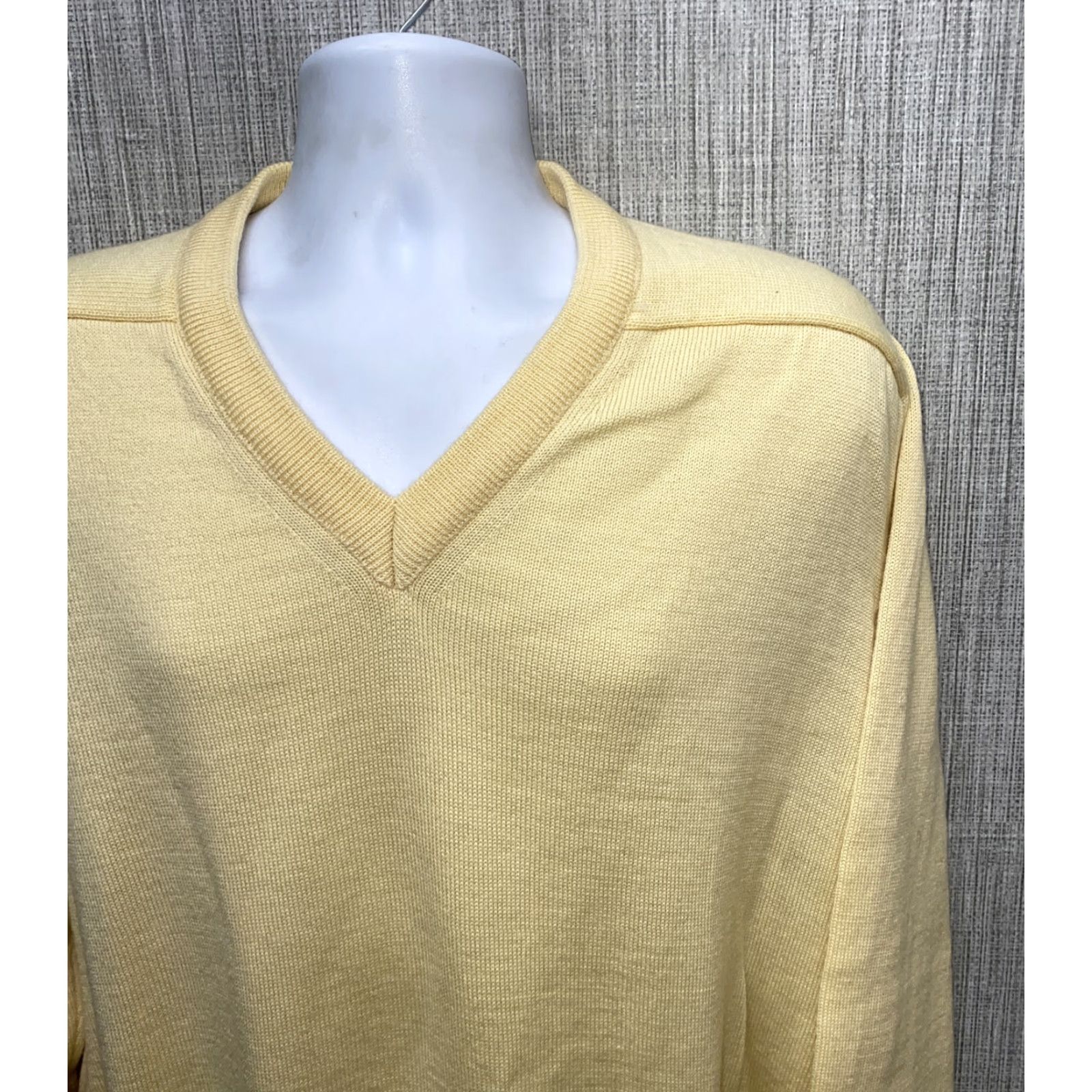 Vintage Ansett Mens Yellow Wool V-Neck Pullover Sweater L Size V-Neck Knitted Sweatshirt Mens Size US L / EU 52-54 / 3 - 2 Thumbnail