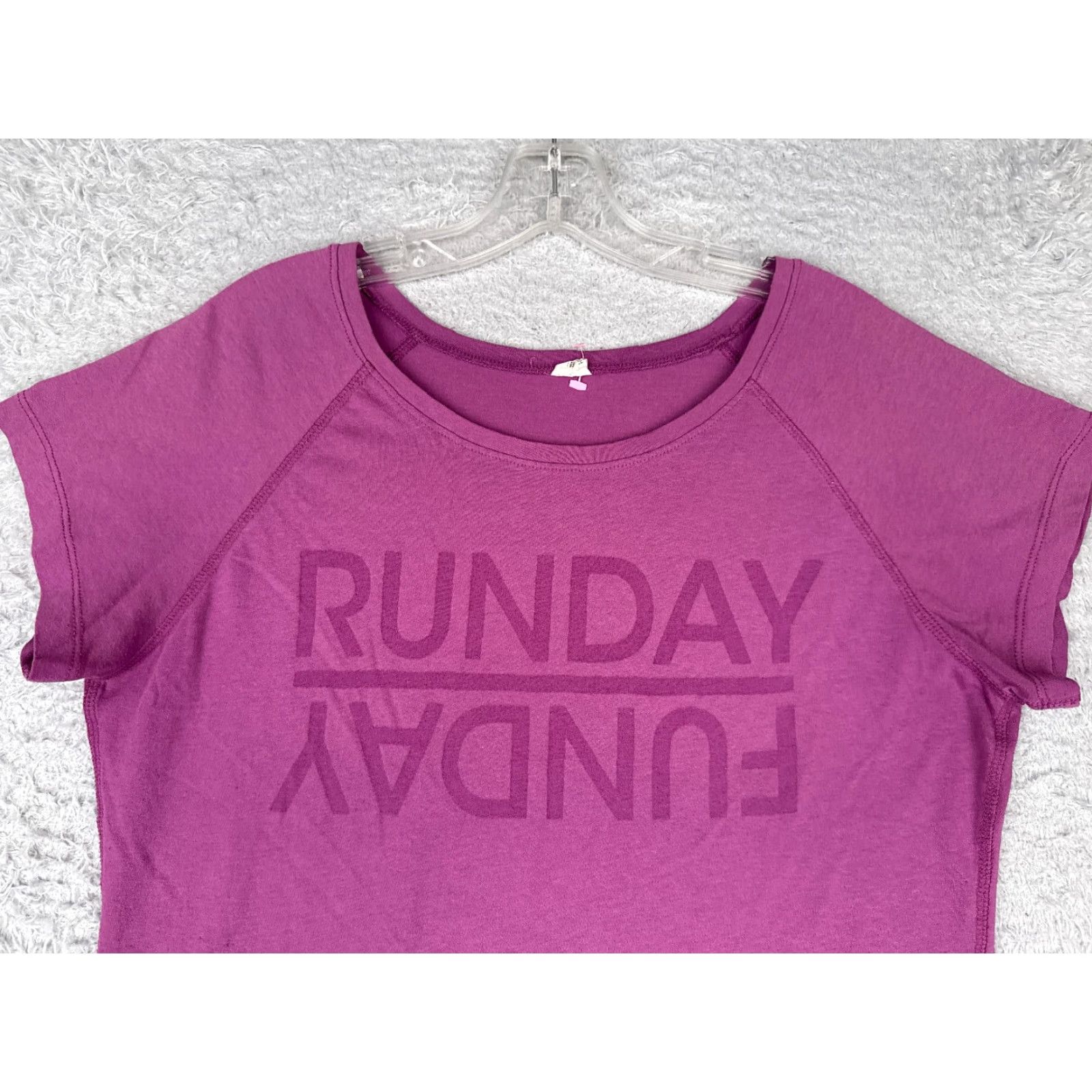 The North Face VINTAGE? No. The North Face Shirt Women M Purple Short Sleeve Crew Neck Poly Blend T-Shirt Womens Medium Purple Basic Outdoor 90s? Size M / US 6-8 / IT 42-44 - 4 Thumbnail