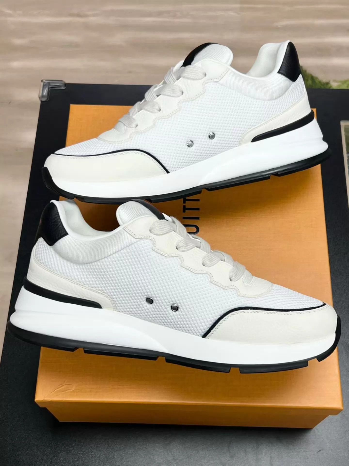 Louis Vuitton LV Classic Beige Casual Shoes Size 43 Rare Vintage Size US 10 / EU 43 - 6 Thumbnail