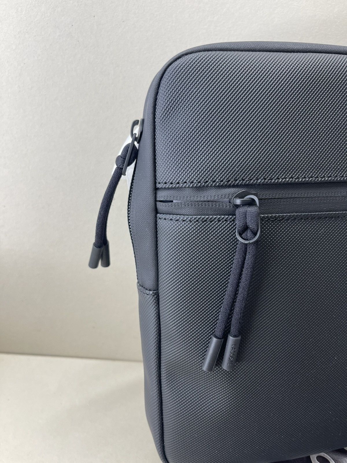 Lacoste (new+tag Lacoste men noir crossover messenger black bag Size ONE SIZE - 9 Thumbnail