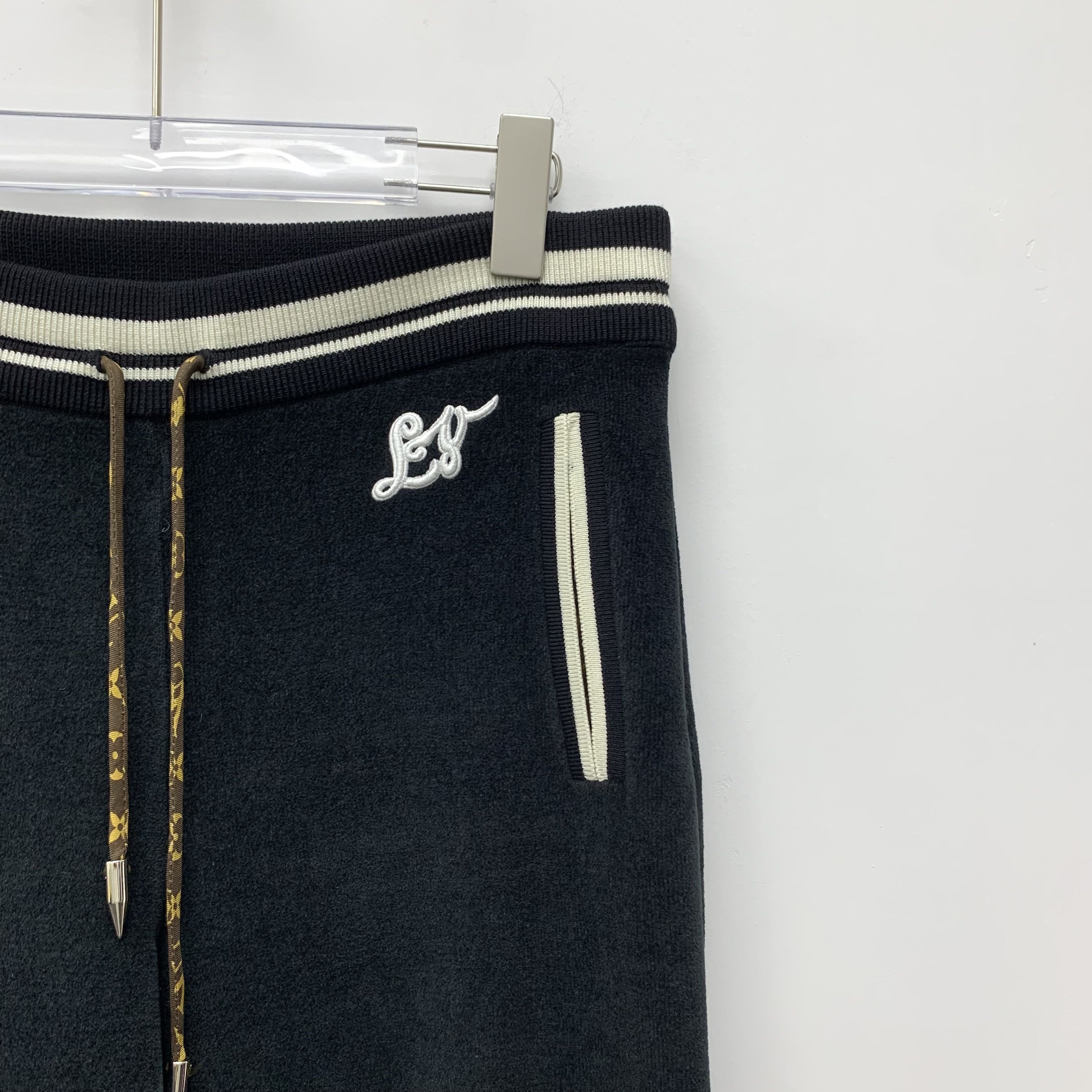 Louis Vuitton Louis Vuitton Pants – Black Striped Joggers (Size S) Size 27" / US 4 / IT 40 - 7 Thumbnail