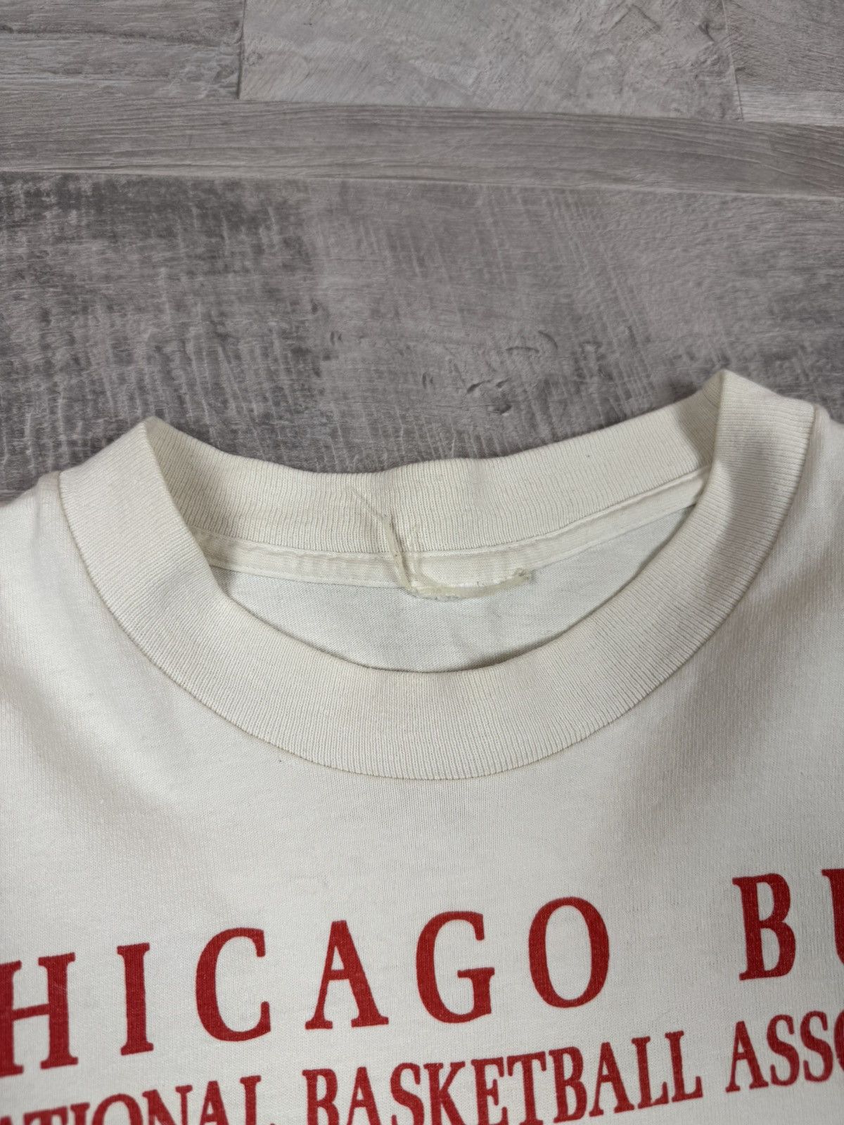Nutmeg Vintage 90s Chicago Bulls Nutmeg NBA World Champions T shirt Size US XL / EU 56 / 4 - 9 Thumbnail