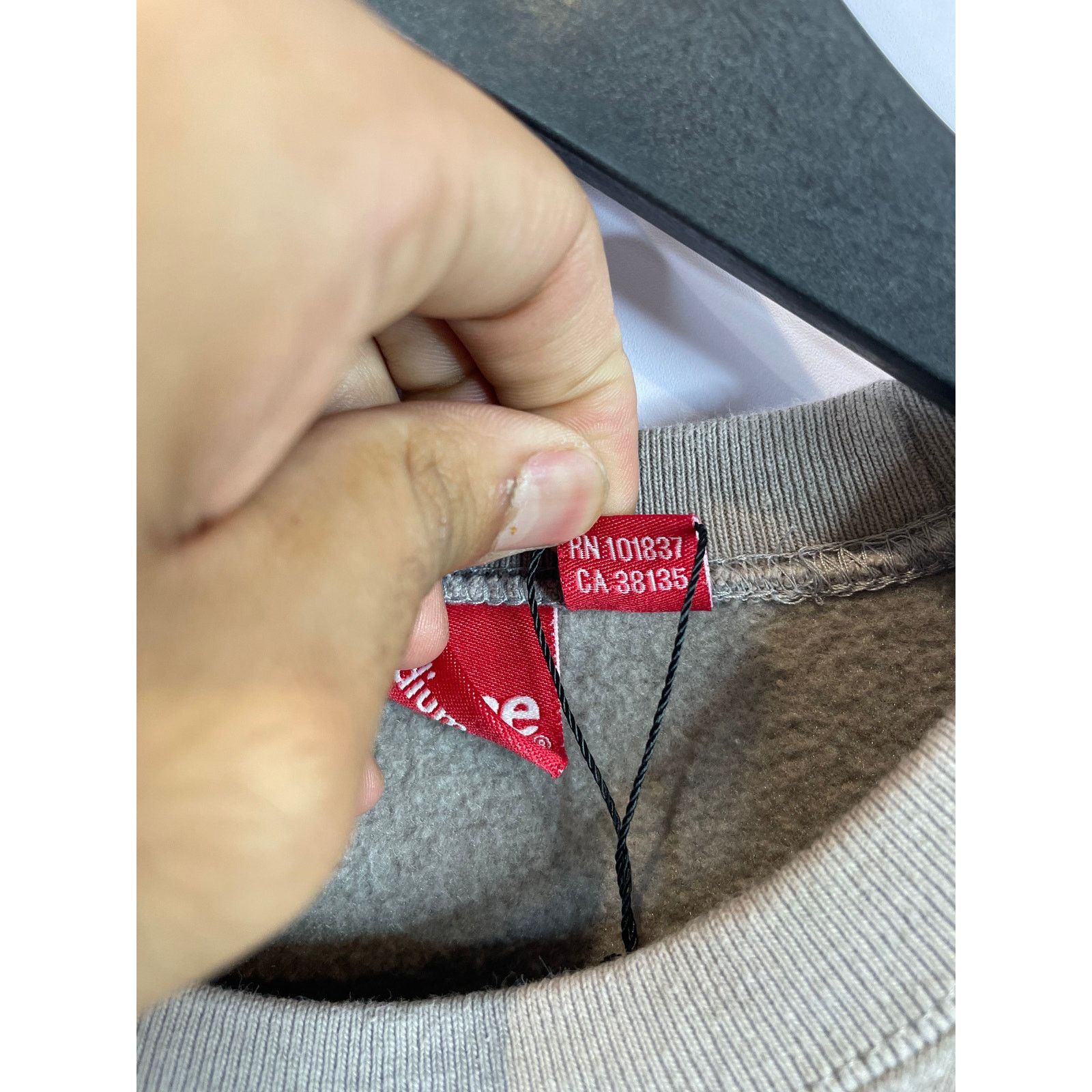 Supreme Supreme Small Box Logo Crewneck Tan Red Used Medium Size US M / EU 48-50 / 2 - 6 Thumbnail