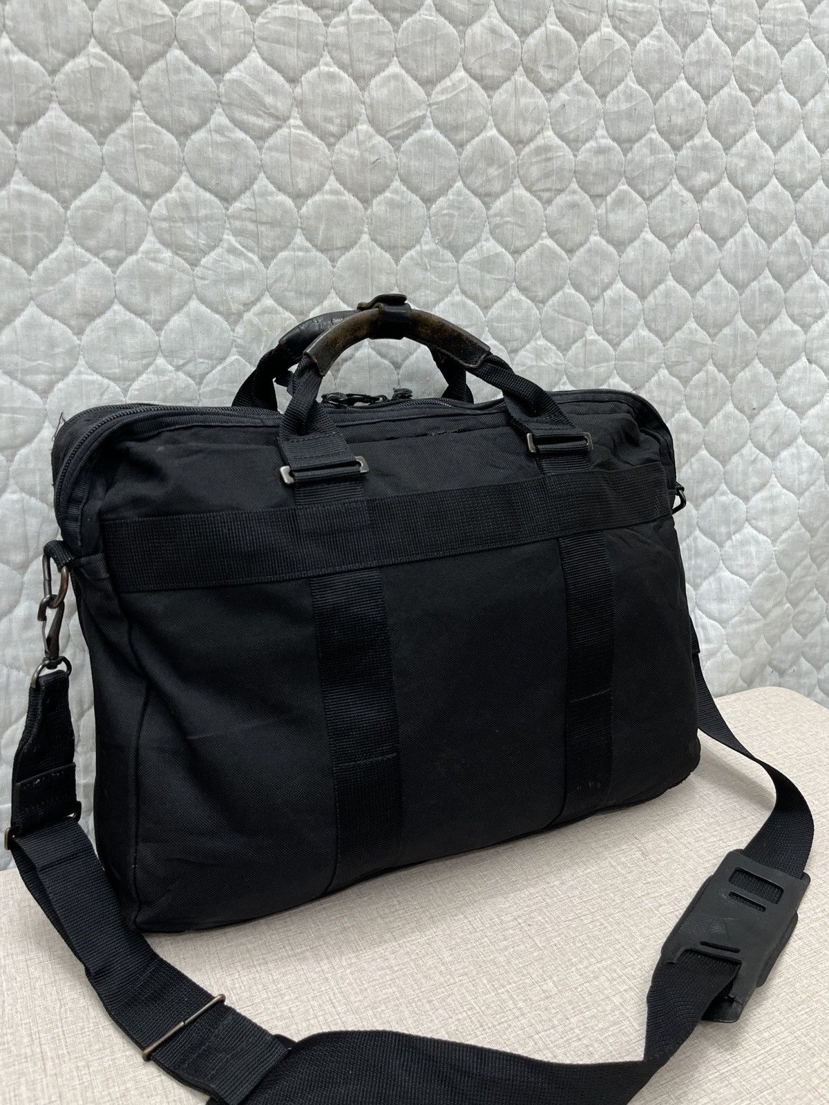 Porter 🔥🔥🔥ARCHIVE VTG PORTER MESSENGER BAG Size ONE SIZE - 8 Thumbnail