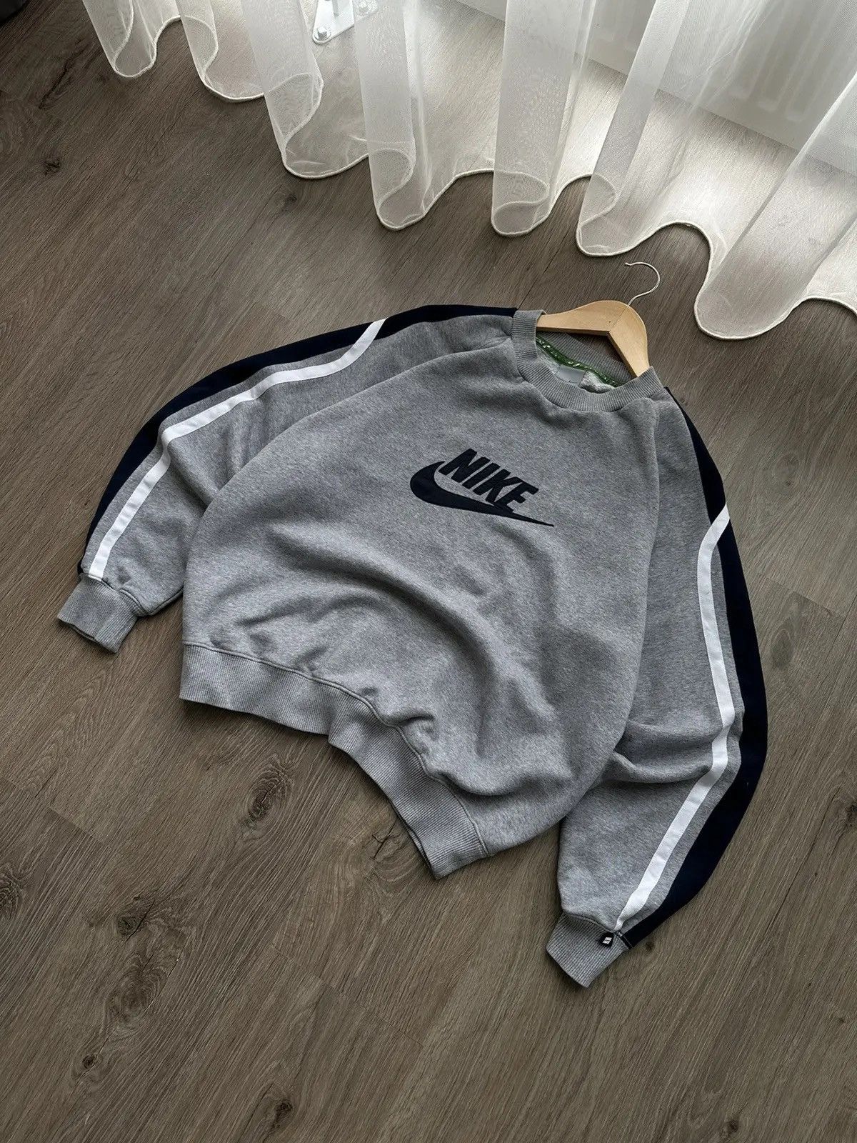 Nike × Nike ACG × Vintage Vintage Navy Nike Grey Sweatshirt Center Logo Size US L / EU 52-54 / 3 - 4 Thumbnail