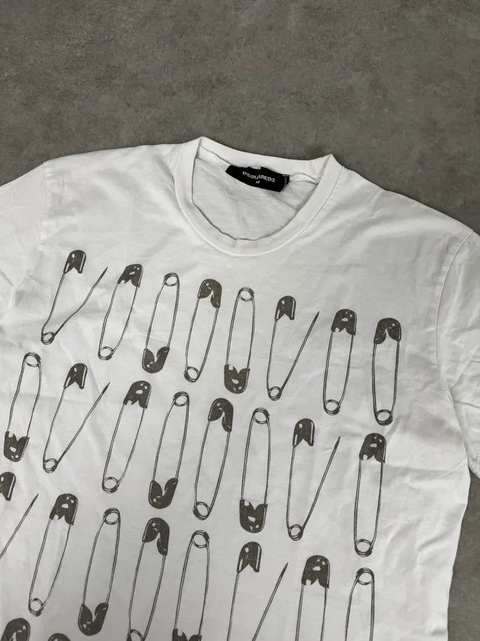 Dsquared2 2010s Dsquared2 White Safety Pin T-Shirt Size US S / EU 44-46 / 1 - 5 Thumbnail