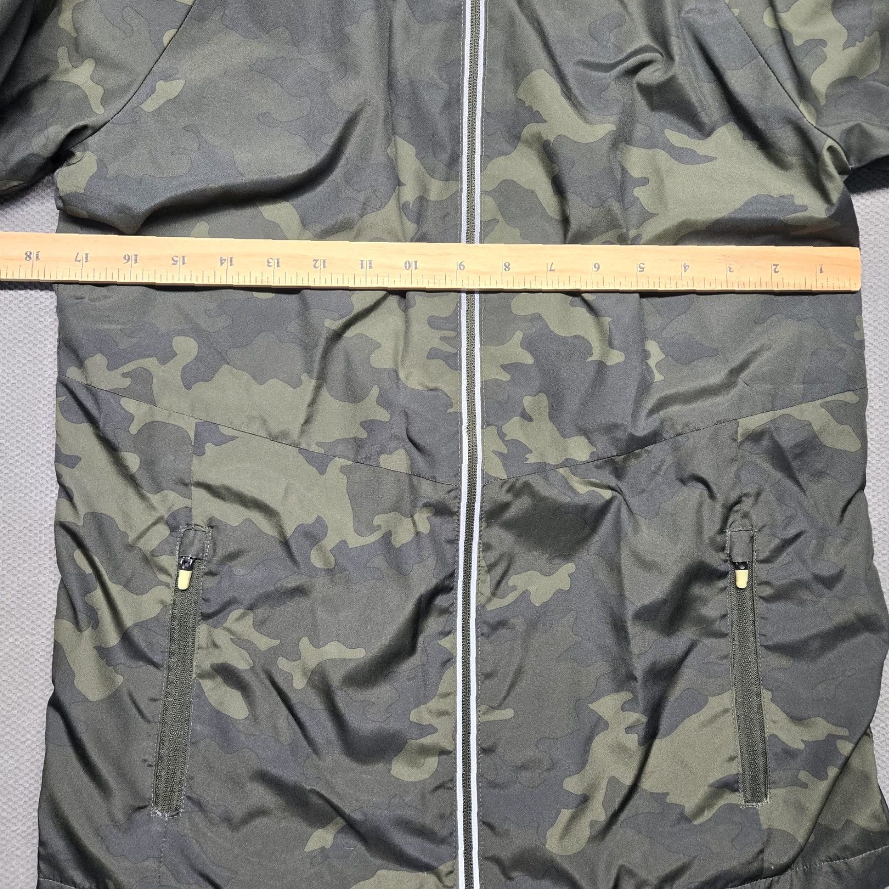 Vintage All In Motion Jacket Mens Large Camo Hooded Windbreaker Lightweight Full Zip Size US L / EU 52-54 / 3 - 5 Thumbnail