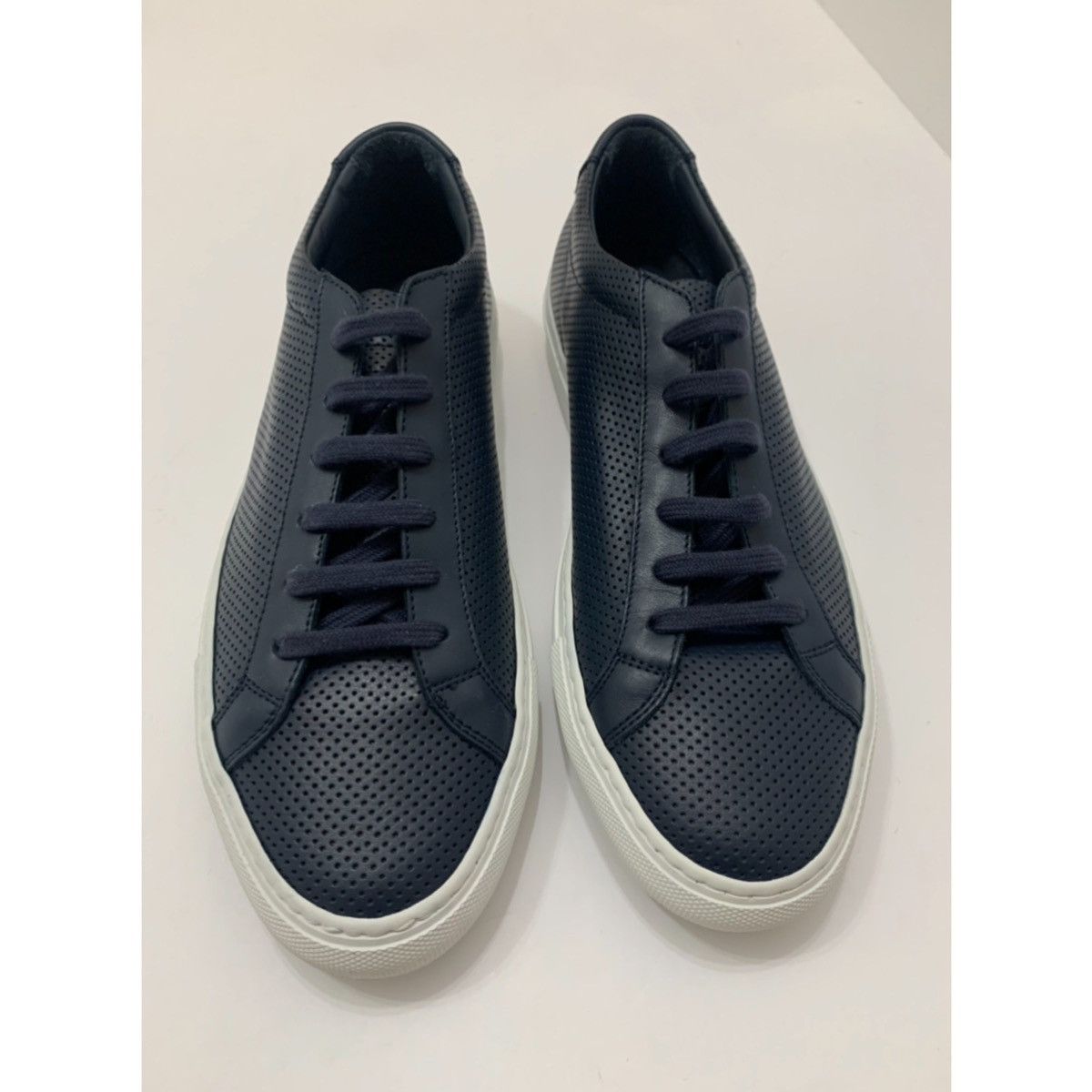 Common Projects COMMON PROJECTS NAVY ACHILLES LOW LEATHER SNEAKER Size US 10 / IT 40 - 1 Thumbnail