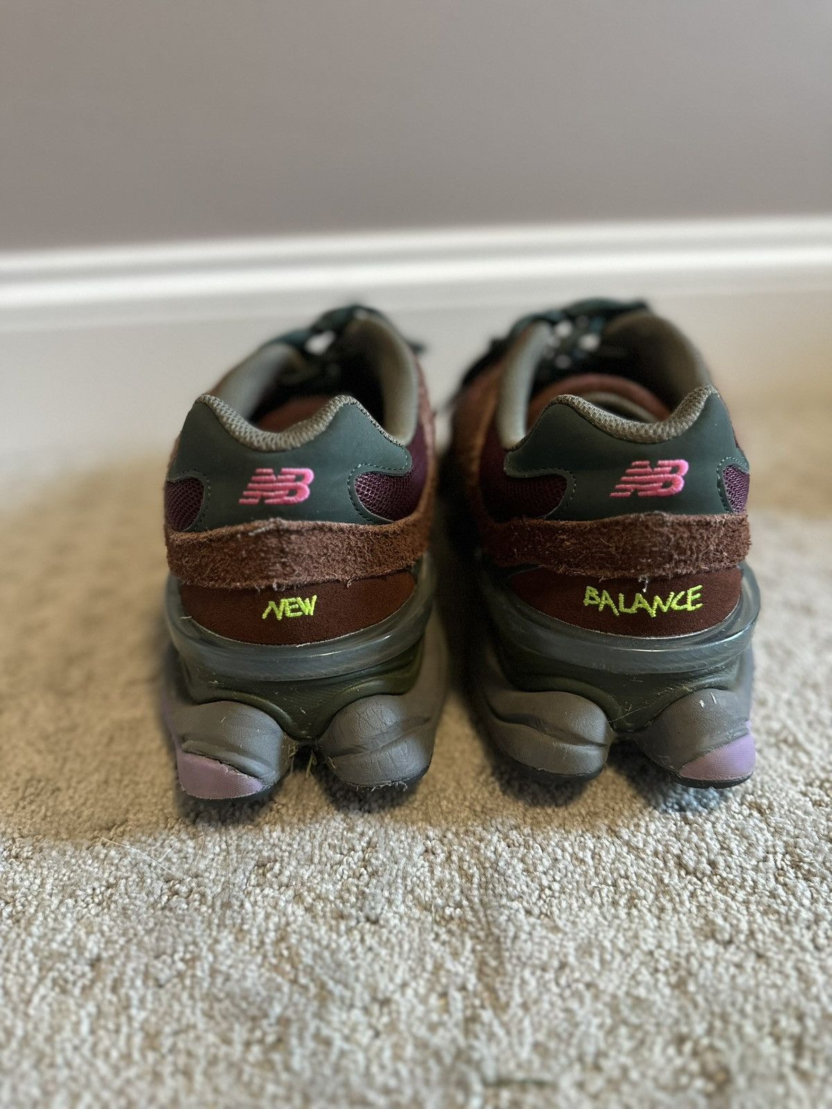 New Balance New Balance 9060 Burgundy Pink Size US 11 / EU 44 - 4 Thumbnail
