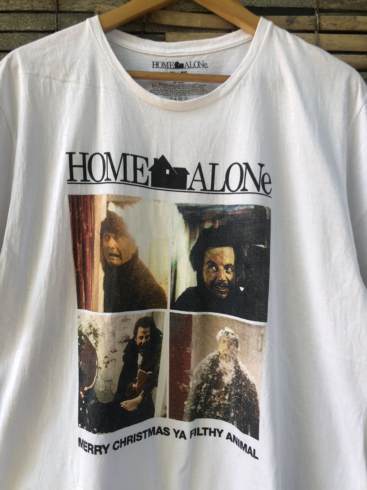 Vintage Home Alone Movie Promo Tshirt Size US XL / EU 56 / 4 - 2 Thumbnail