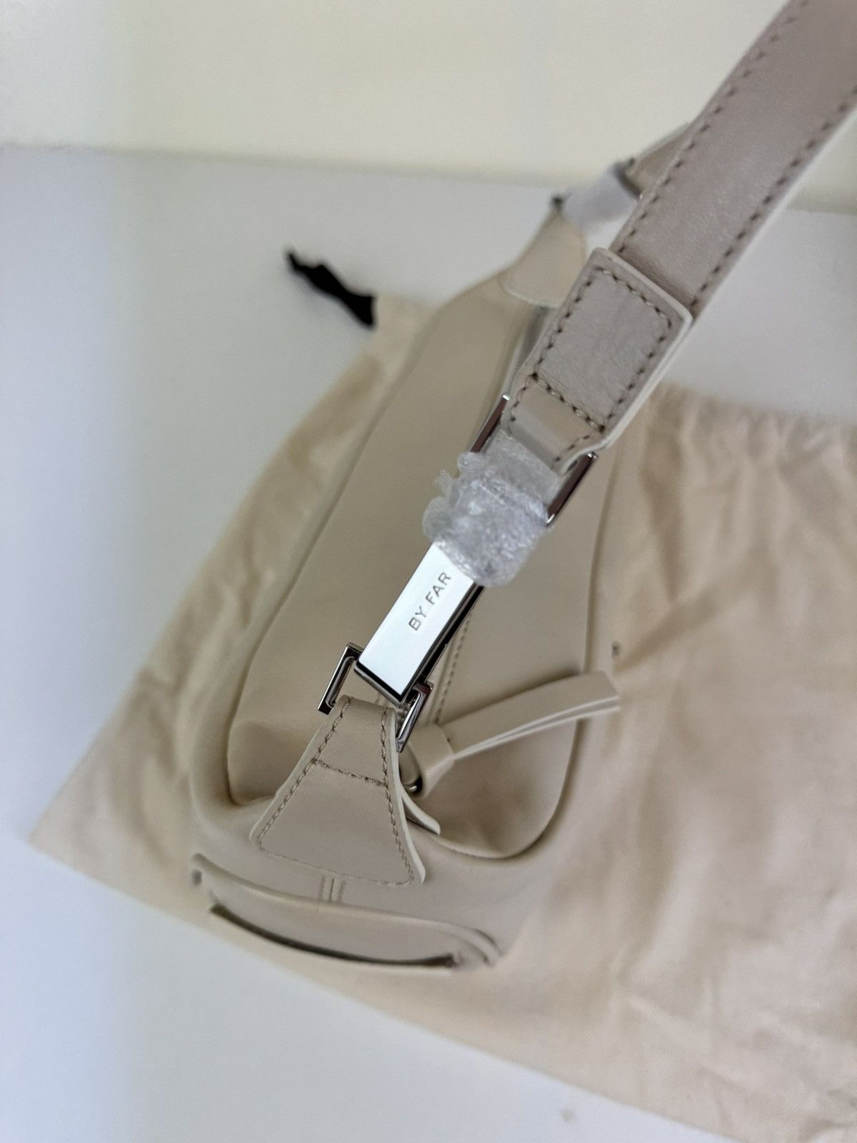 By Far By Far Amy Leather Beige Nude Shoulders Bum Waist Bag Ivory Size ONE SIZE - 11 Thumbnail