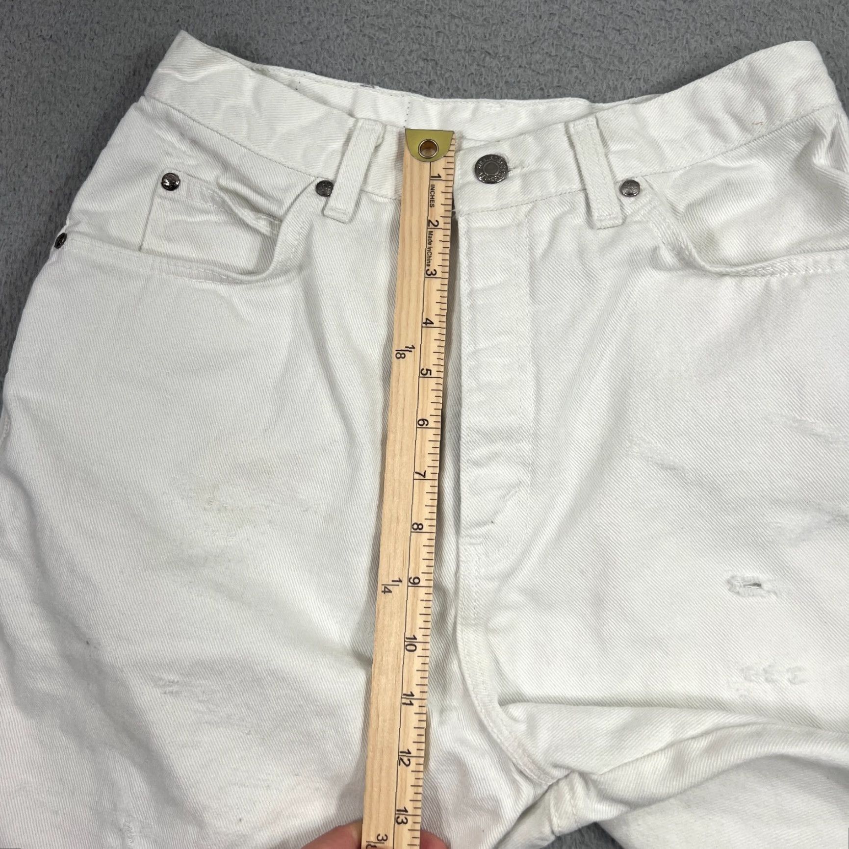 Levi's VINTAGE Levi's Women's Bermuda Shorts 12 White Denim 8" Casual Summer Summer Girls Size 34" / US 12 / IT 48 - 7 Thumbnail