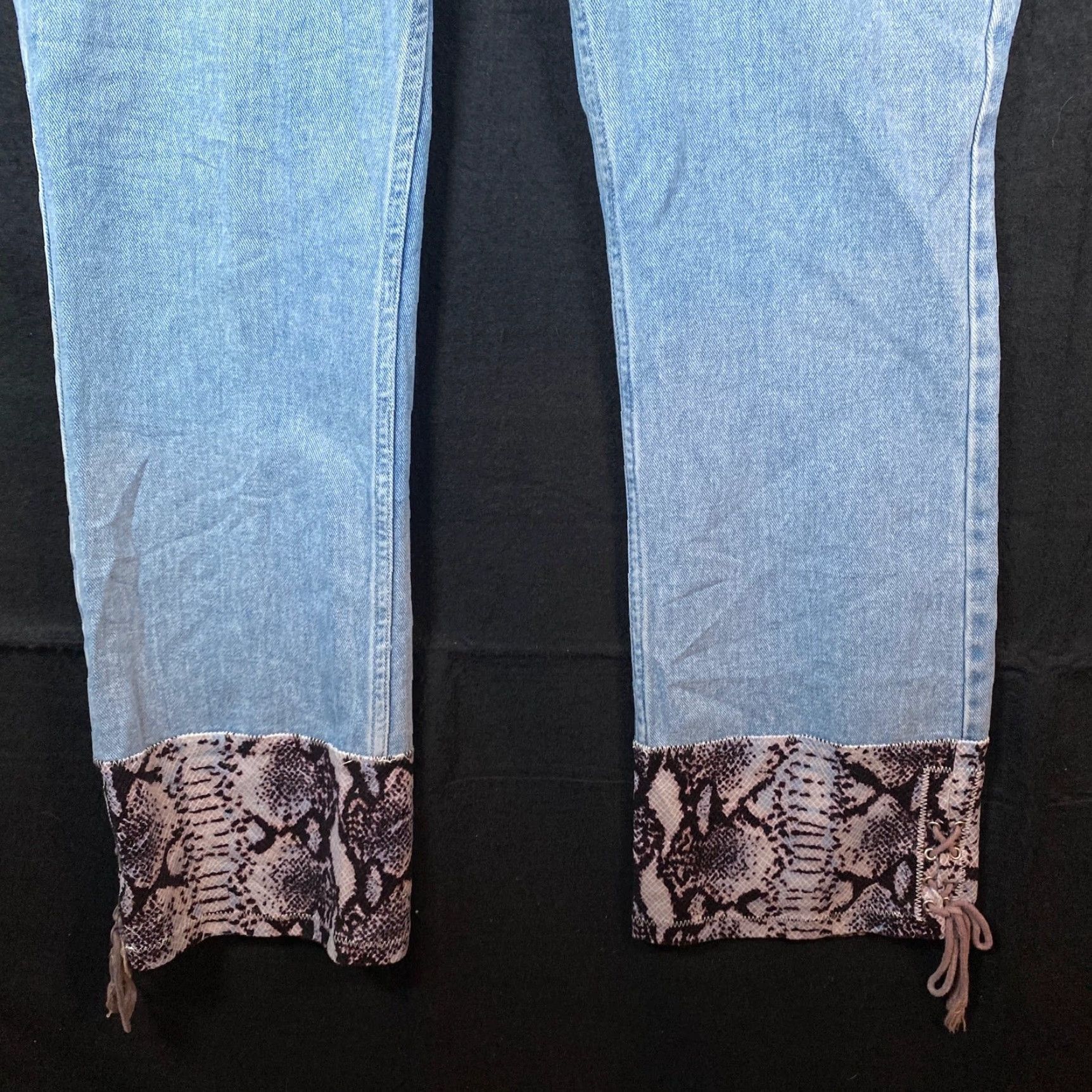 Vintage VINTAGE Vasco Womens Jeans Blue Denim Snake Print Straight Leg 15/16 Jeans Womens 33" Waist High Rise 5-Pocket Denim 100% Cotton Casual Vintage Size 36" / US 14 / IT 50 - 3 Thumbnail