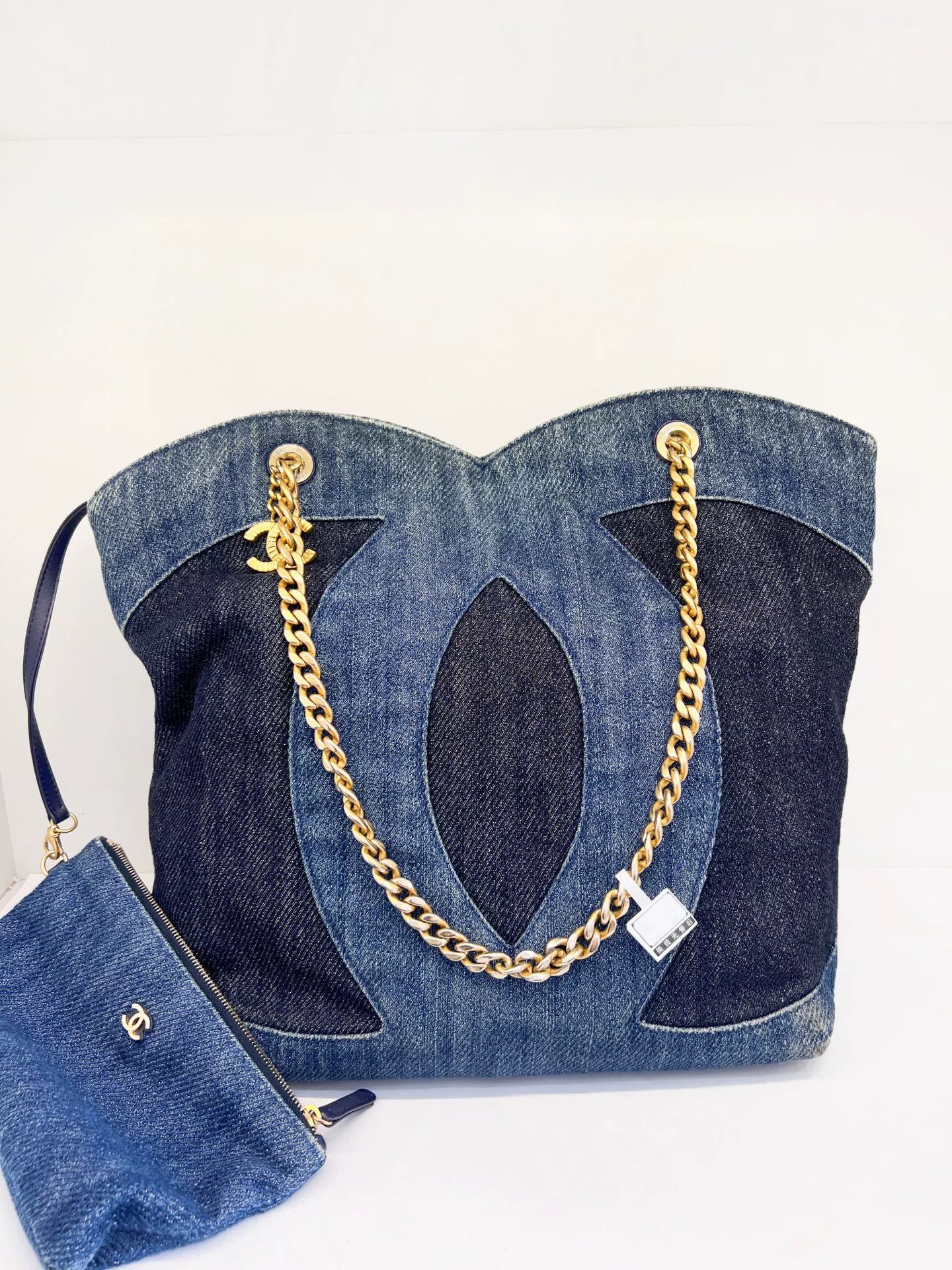 Chanel Pre-loved Bag Very good condition Size ONE SIZE - 1 Thumbnail