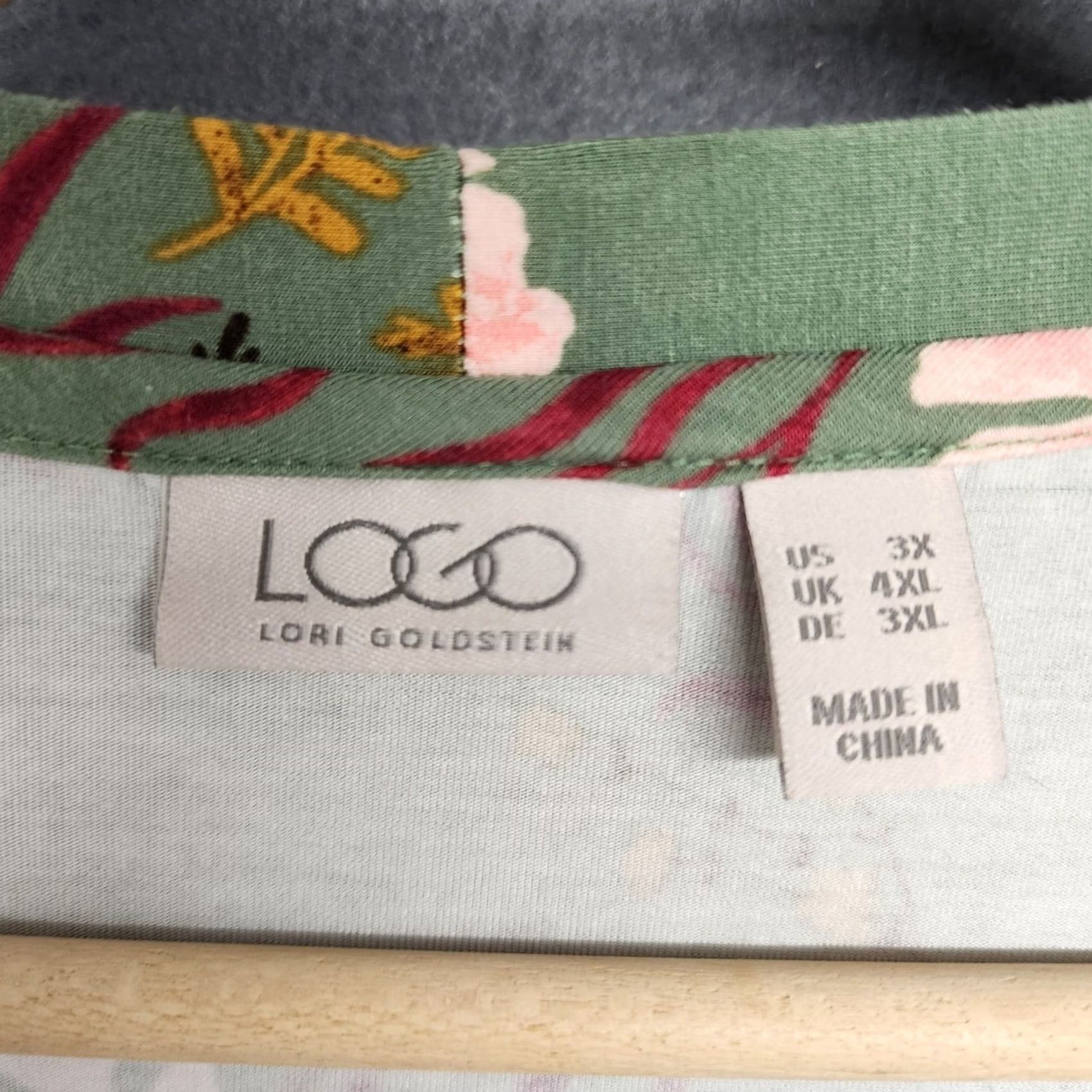 Logo 7 LOGO Lori Goldstein Top Womens 3X Green Floral Long Sleeve Button Up V Neck - Plus Size Womens Shirt Long Sleeve Floral V-Neck Button-Up 3X Green LOGO Size XXL / US 16-18 / IT 52-54 - 3 Thumbnail
