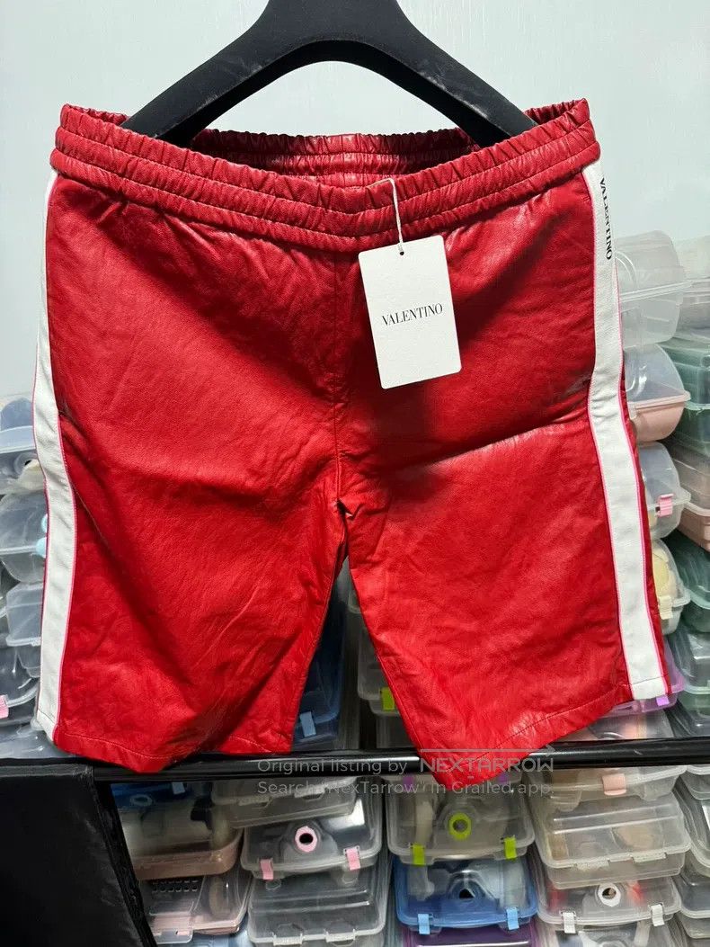 Valentino Valentino shorts Size US 30 / EU 46 - 1 Thumbnail
