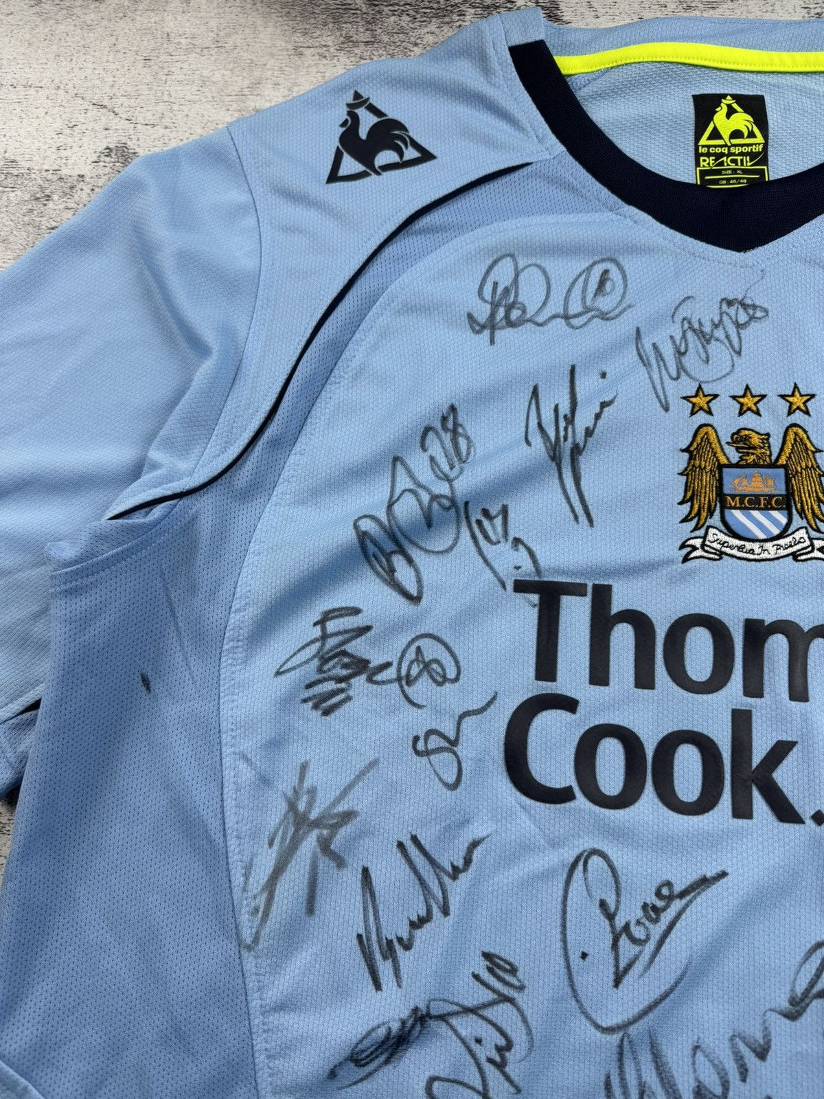 Le Coq Sportif Manchester City 2008/2009 All Squad Autographed Jersey Shirt Size US XL / EU 56 / 4 - 13 Thumbnail