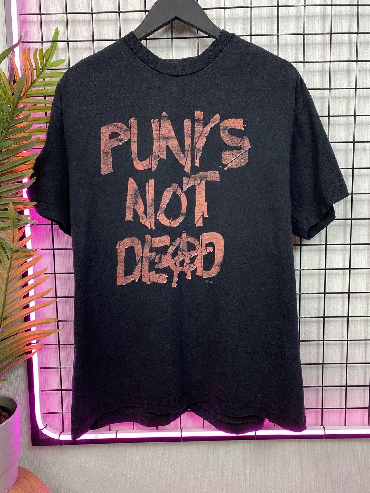 Other Vintage Punks Not Dead Distressed Tee Rock T shirt band rock Size US L / EU 52-54 / 3 - 1 Thumbnail