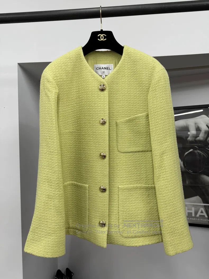 Chanel Chanel Green avocado jacket Size XS / US 0-2 / IT 36-38 - 1 Thumbnail