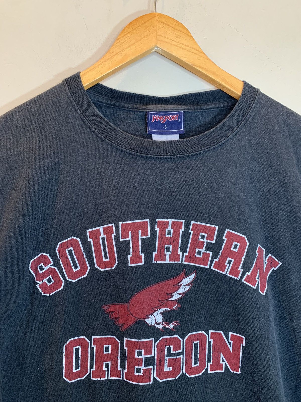 Jansport *RARE* Vintage 90’s Southern Oregon Raiders College T-Shirt Size US S / EU 44-46 / 1 - 3 Thumbnail