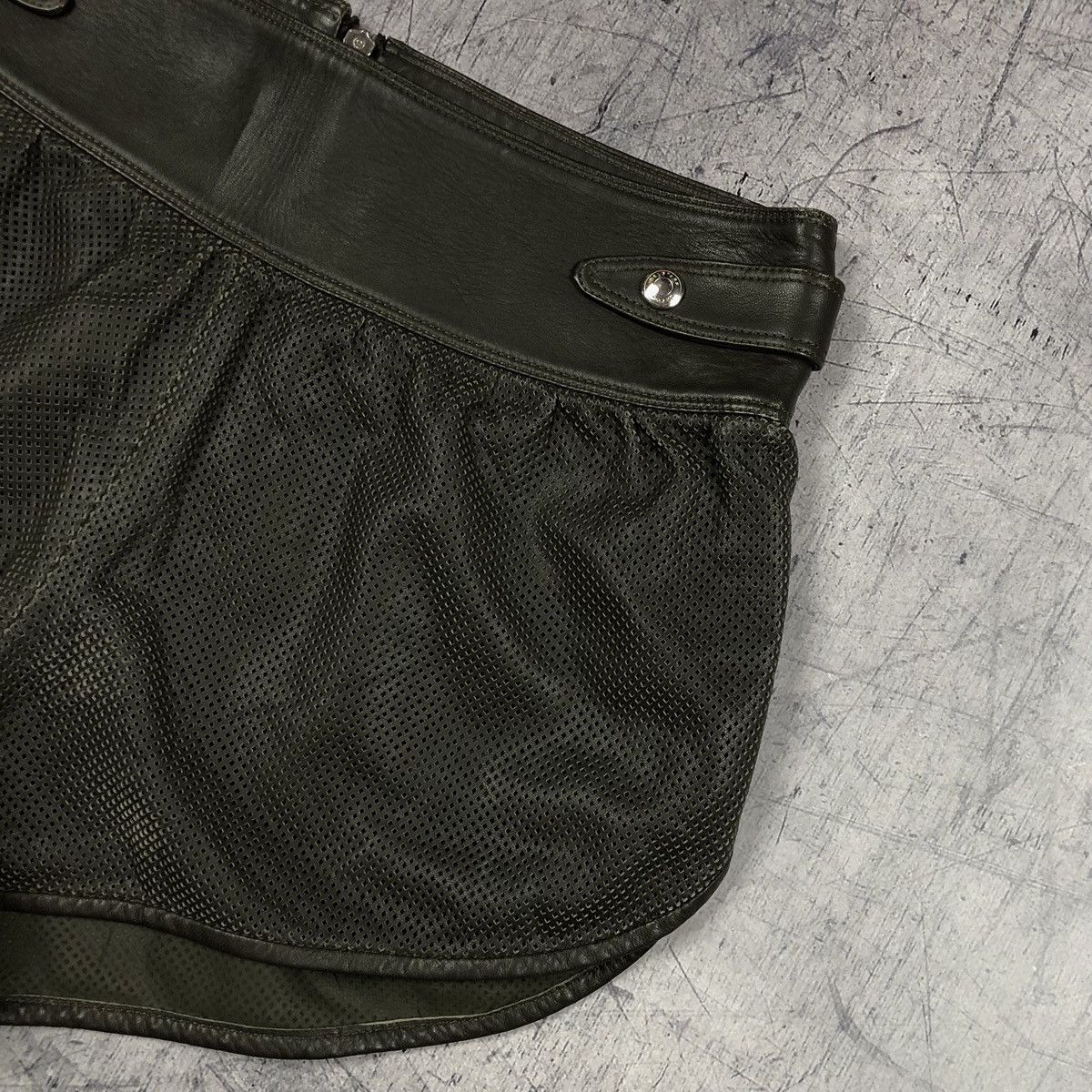 Belstaff × Leather Vintage Belstaff Leather Mesh England London Shorts y2k og Size 28" / US 6 / IT 42 - 4 Thumbnail