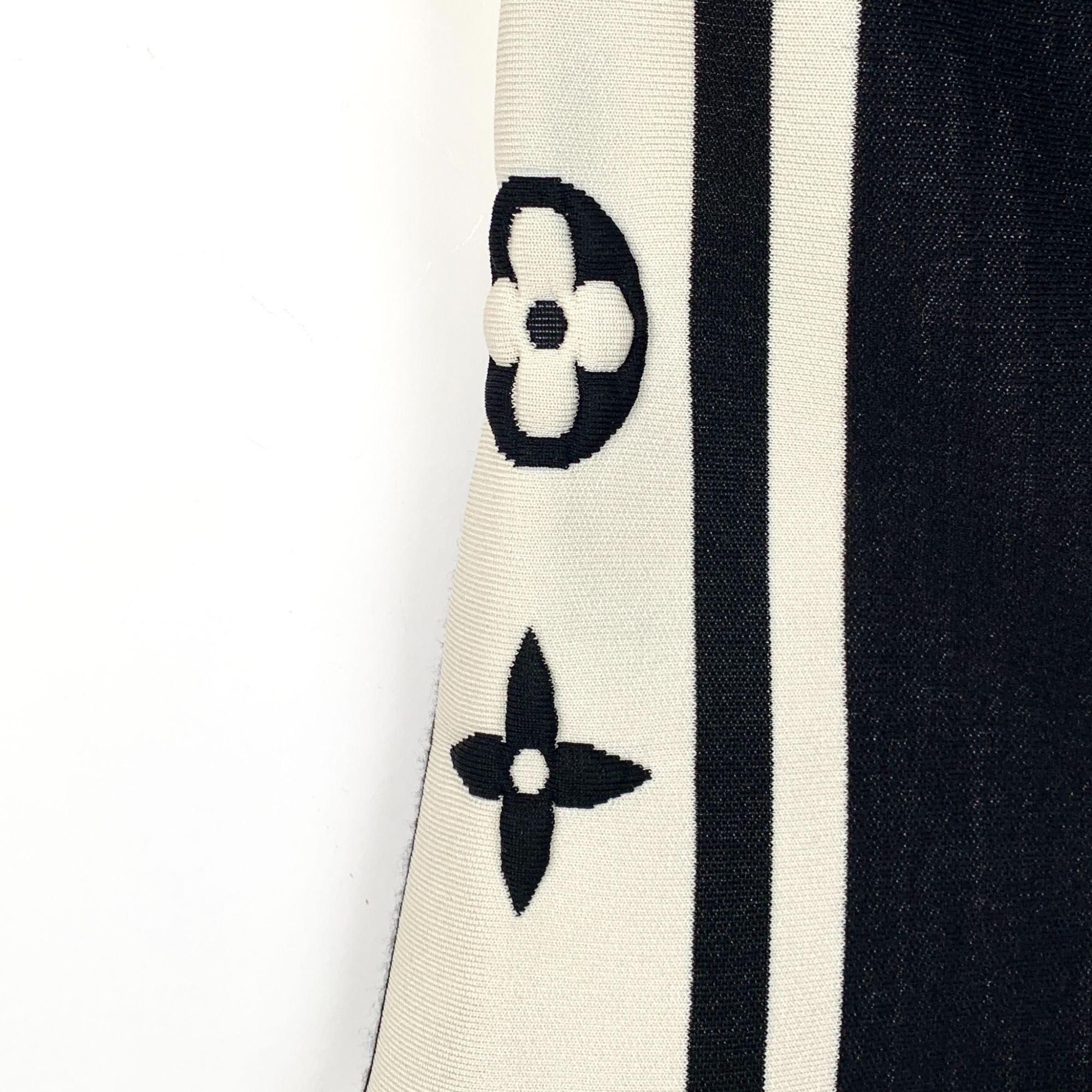 Louis Vuitton Louis Vuitton Wool Blend Black & White High-Waisted Shorts W Size 25" / US 0 / IT 36 - 4 Thumbnail
