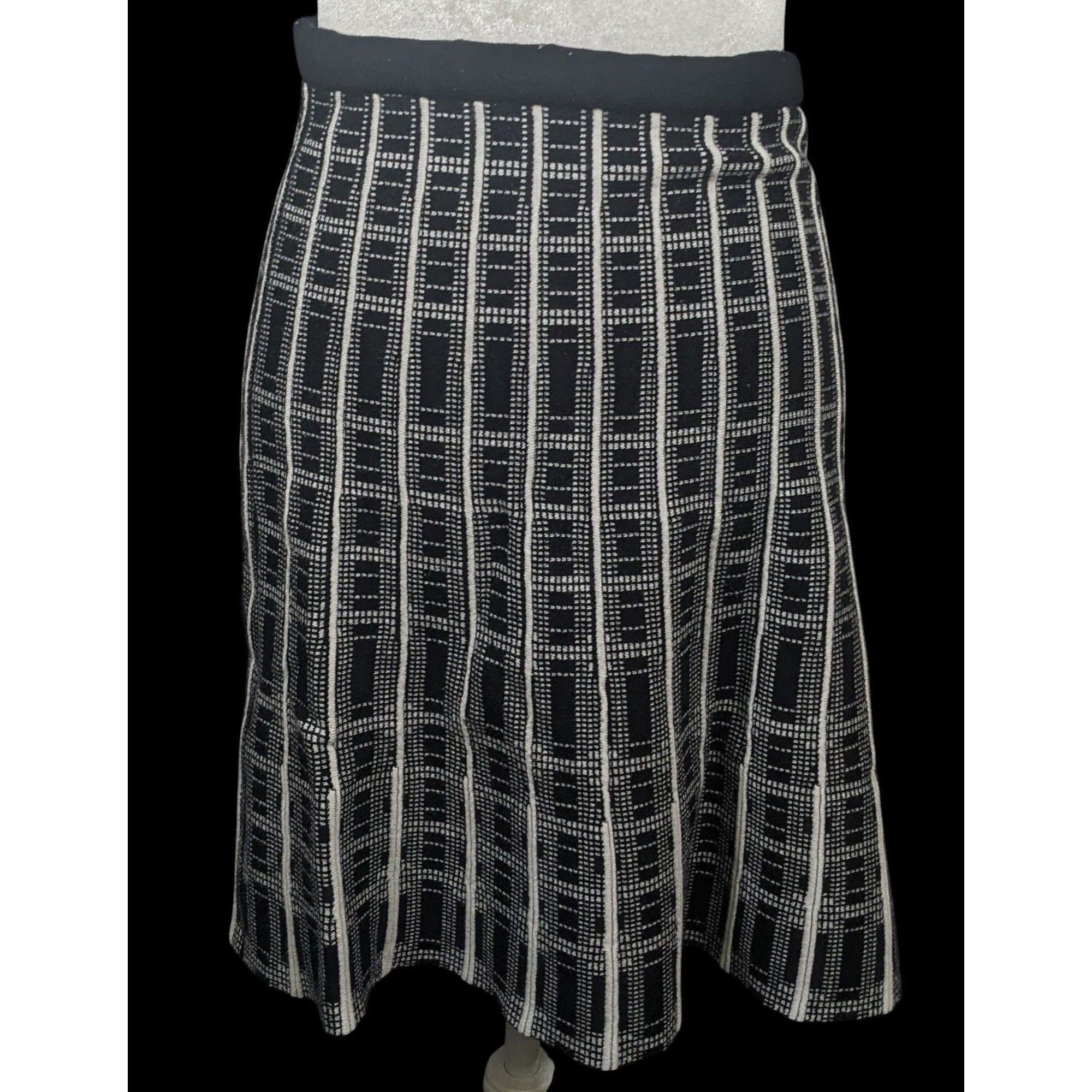 Other Spense Black And White Abstract Geometric Knit Skirt Size 28" / US 6 / IT 42 - 1 Thumbnail
