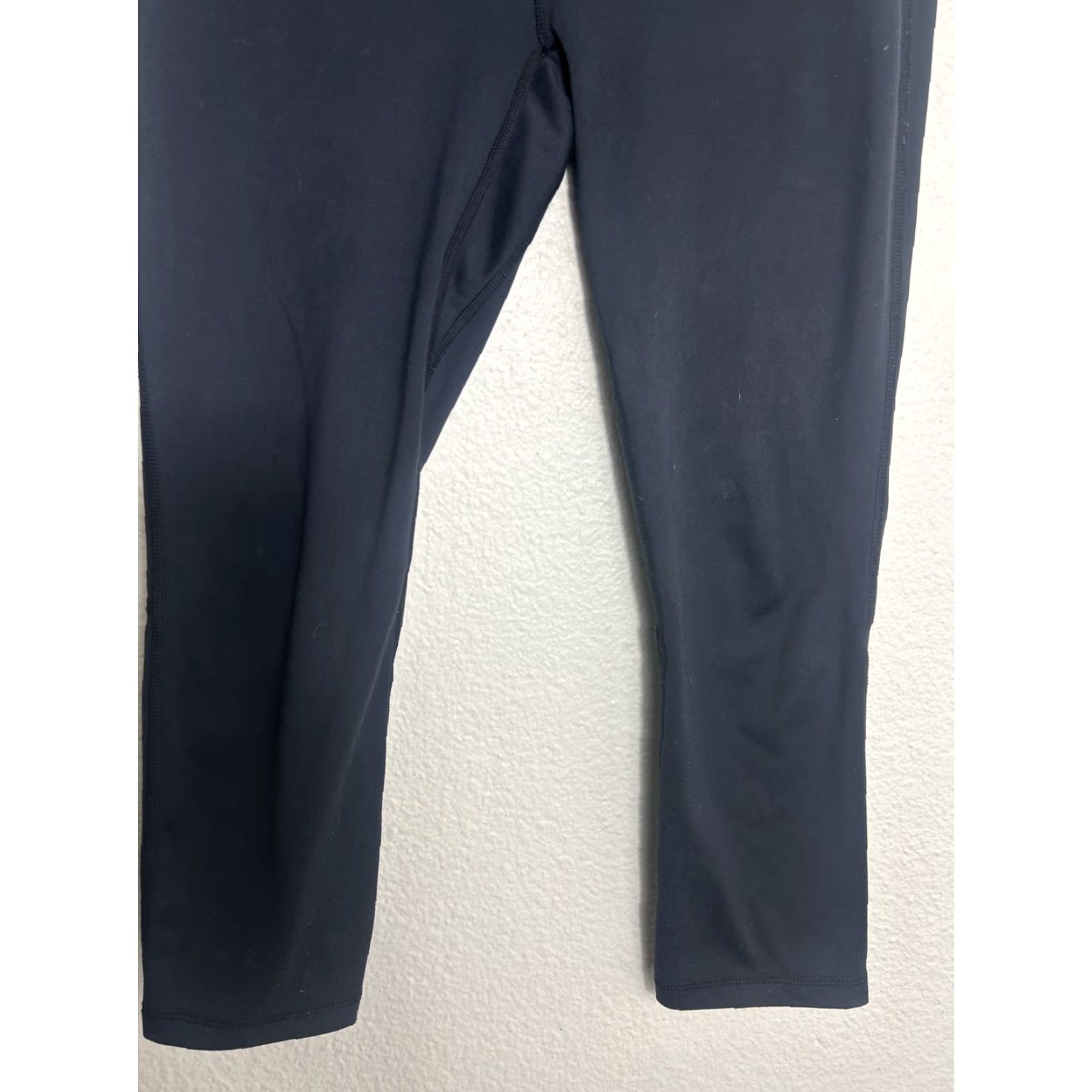 Uniqlo VINTAGE Uniqlo Womens Capri Yoga Pants Leggings Capris 28x24 M Black Capris Yoga Womens M Black Capris leggings Size 32" / US 10 / IT 46 - 2 Thumbnail