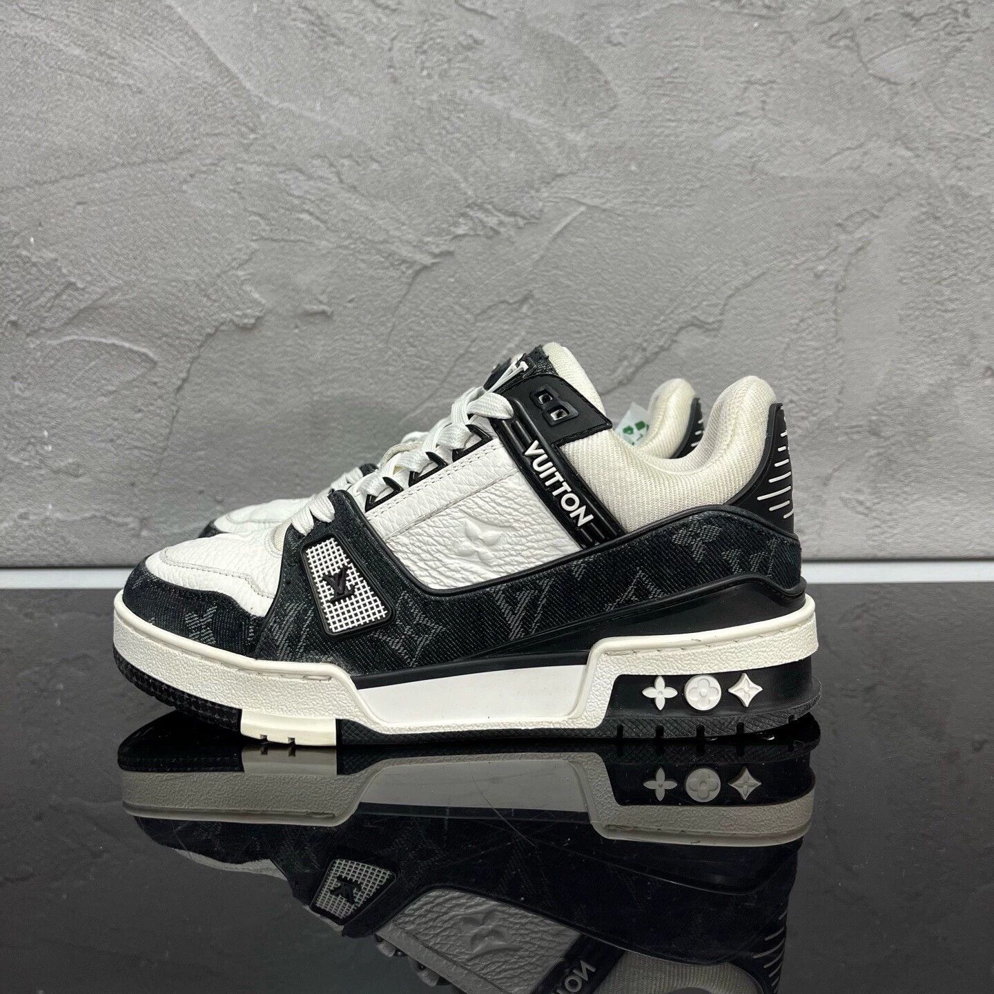 Louis Vuitton LV Trainer Black/White Denim UK2 36 98 New Size XXS / US 00 / IT 34 - 4 Thumbnail