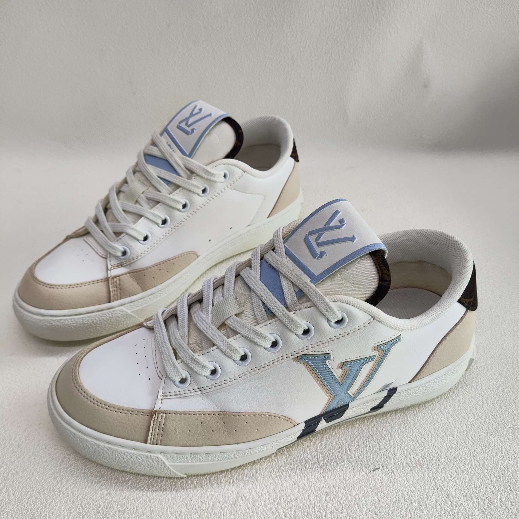 Louis Vuitton Louis Vuitton White Lowtop Sneakers us_6-5 Women Size US 6.5 / IT 36.5 - 1 Thumbnail