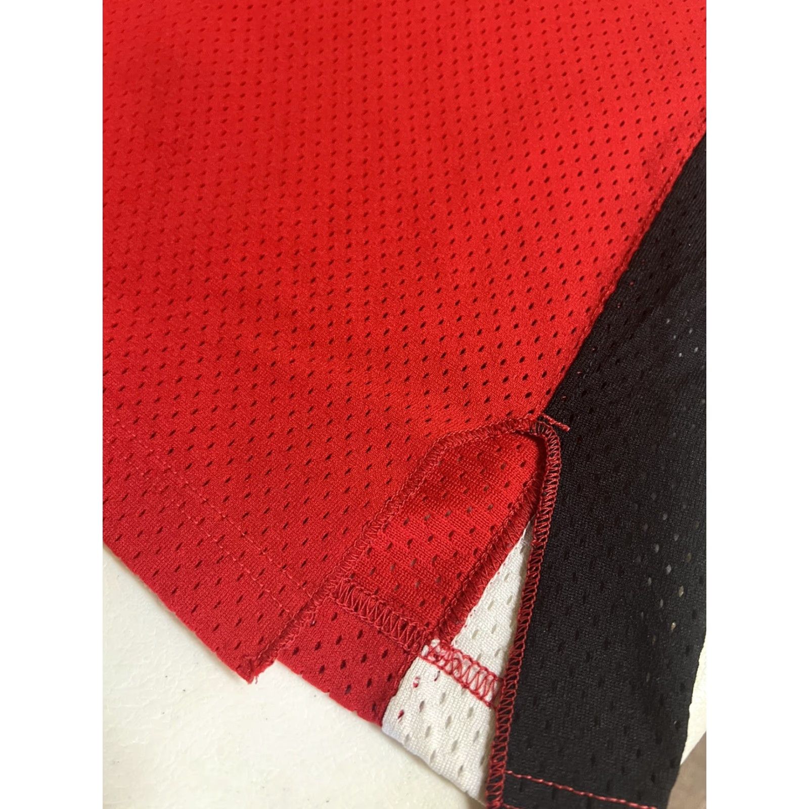 Champion VINTAGE Champion USA Made Red Basketball Jersey #23 College High School L Mens Tank Sleeveless Jersey Basketball Boys Girls Size US L / EU 52-54 / 3 - 6 Thumbnail