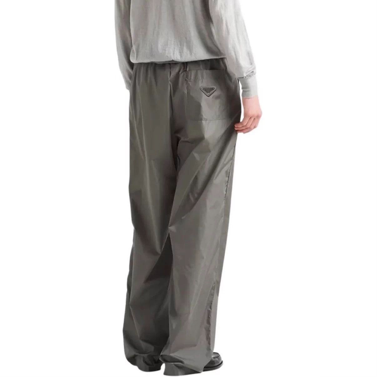 Prada Prada 25 triangle logo gray straight-leg S drawstring pants Size US 28 / EU 44 - 6 Thumbnail