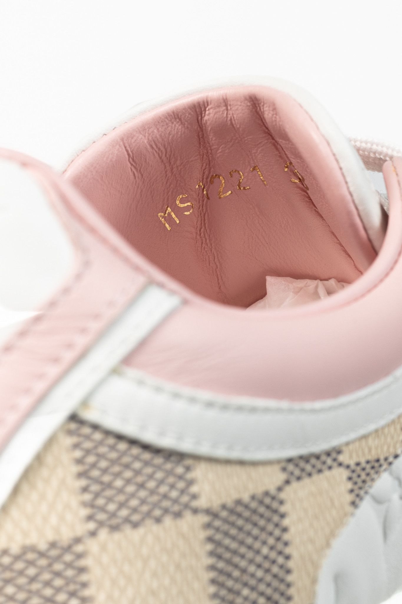 Louis Vuitton Louis Vuitton Time Out Embossed & Damier Azur Sneakers Size US 7.5 / IT 37.5 - 11 Thumbnail