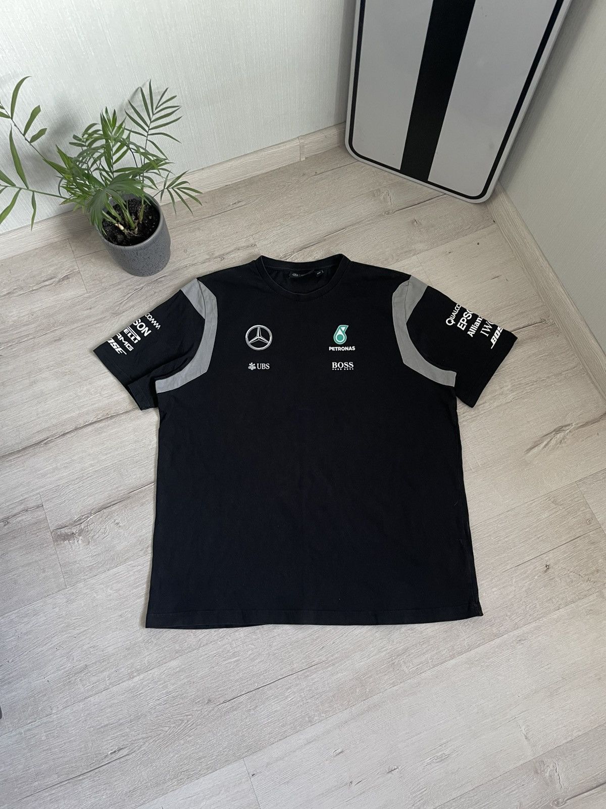 Formula 1 × Mercedes-Benz Mercedes Benz Amg Formula 1 Petronas One Team Size XL Race Size US XXL / EU 58 / 5 - 1 Thumbnail