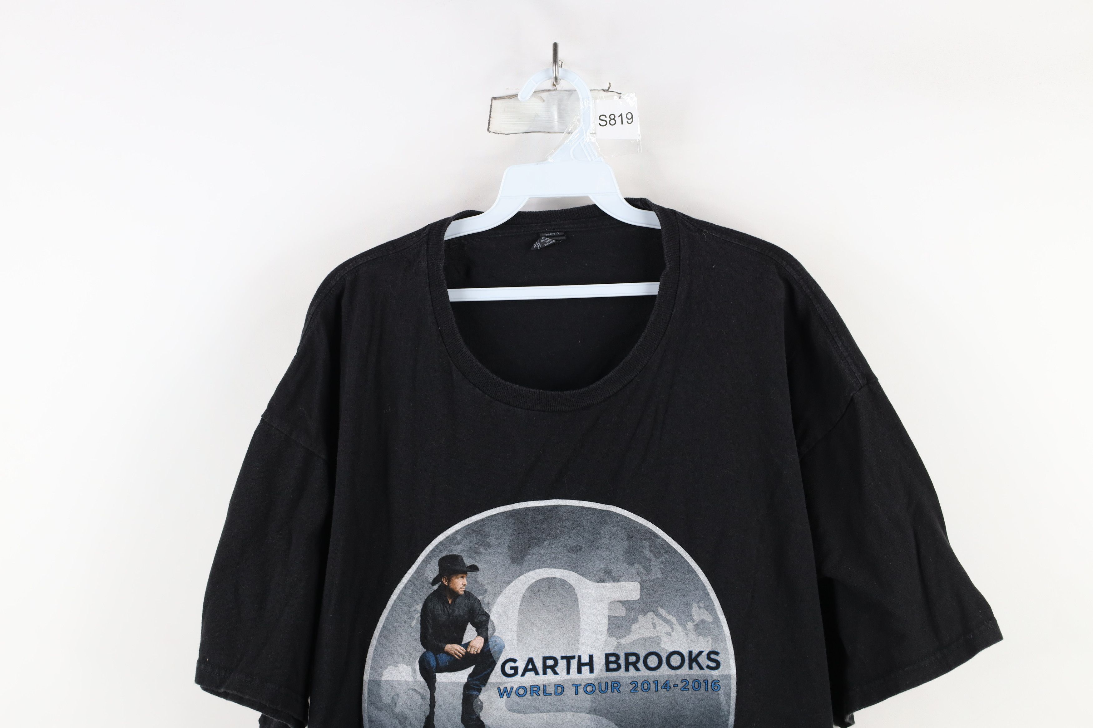 Vintage Vintage Y2K World Tour Garth Brooks Band T-Shirt Black Size US XXL / EU 58 / 5 - 2 Thumbnail