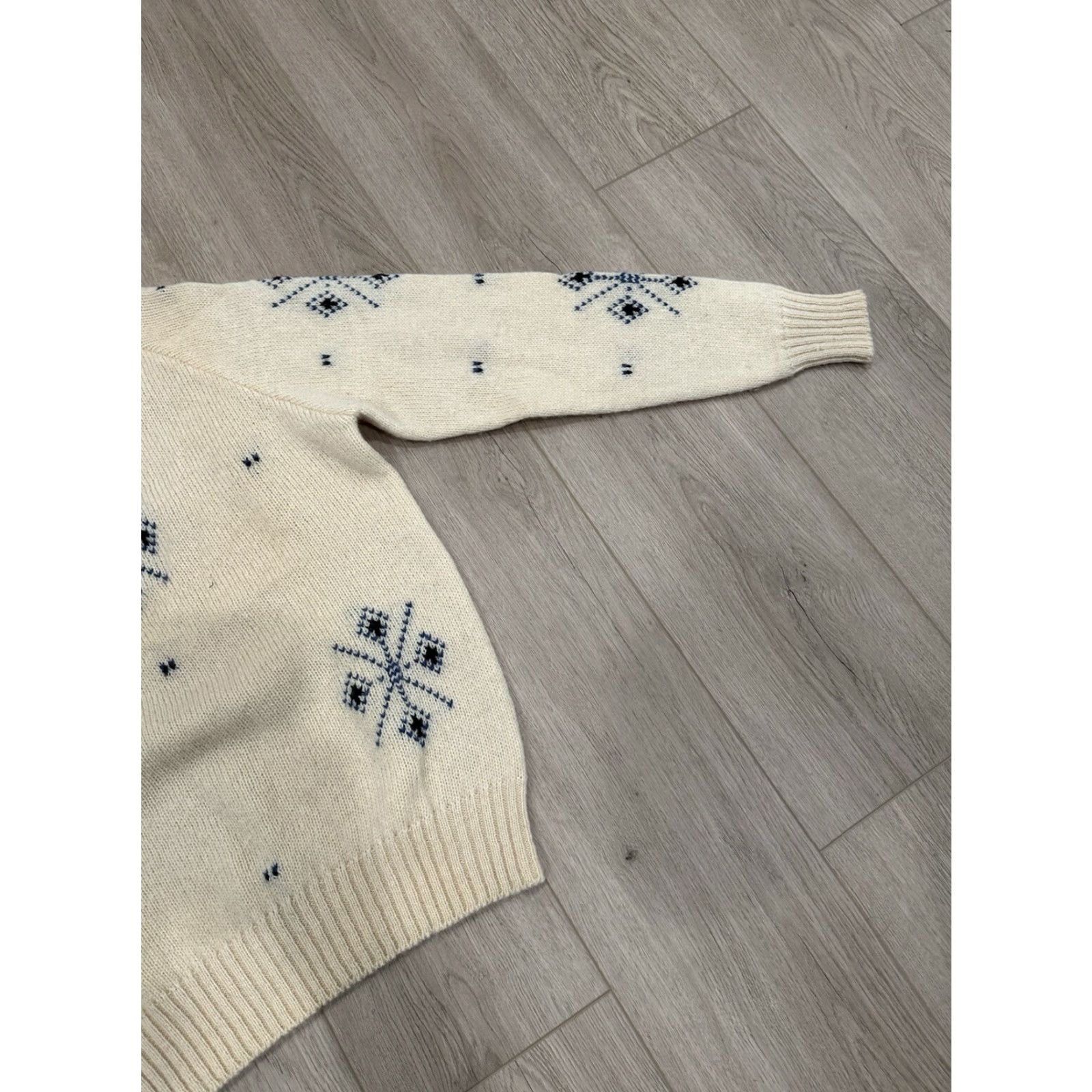 Versace VINTAGE Versace Sweater Women M Wool Ivory Oatmeal 3/4 Sleeve Boat Neck Floral Knit 100% Wool Wool Snowflake Designer Pullover All Seasons Fall Winter Size M / US 6-8 / IT 42-44 - 2 Thumbnail
