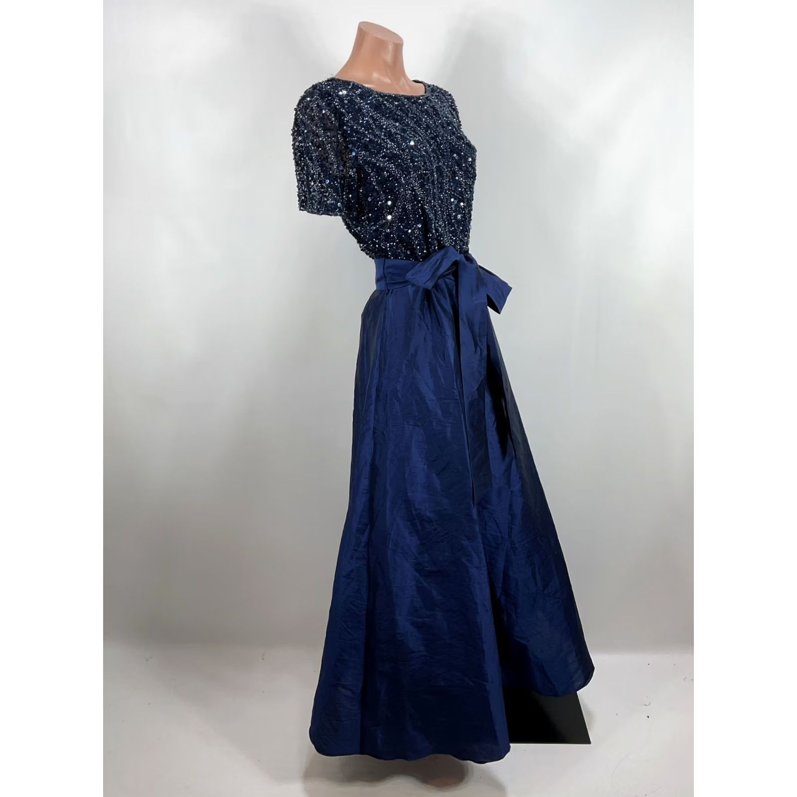 Vintage VINTAGE Pisarro Nights Sequin Bodice Gown Navy Blue Ball Gown Maxi Dress Womens SZ 8 Slim Fit & Flare Satin Cap Sleeve Crew Neck NWT Size M / US 6-8 / IT 42-44 - 4 Thumbnail