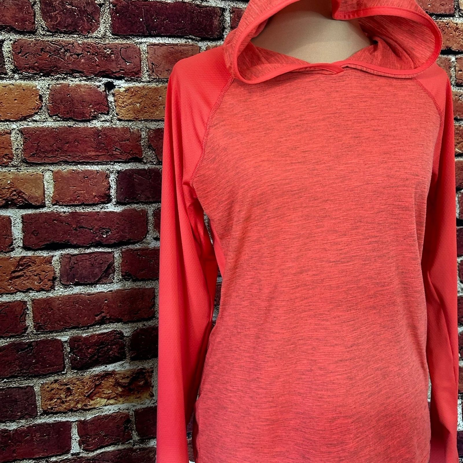 The North Face Women’s the north face long sleeve Size M / US 6-8 / IT 42-44 - 2 Thumbnail