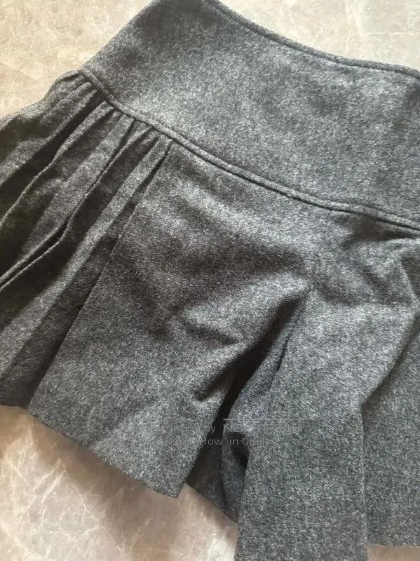 Burberry Burberry Grey Wool-Blend Women's Shorts. Size 23" - 5 Thumbnail