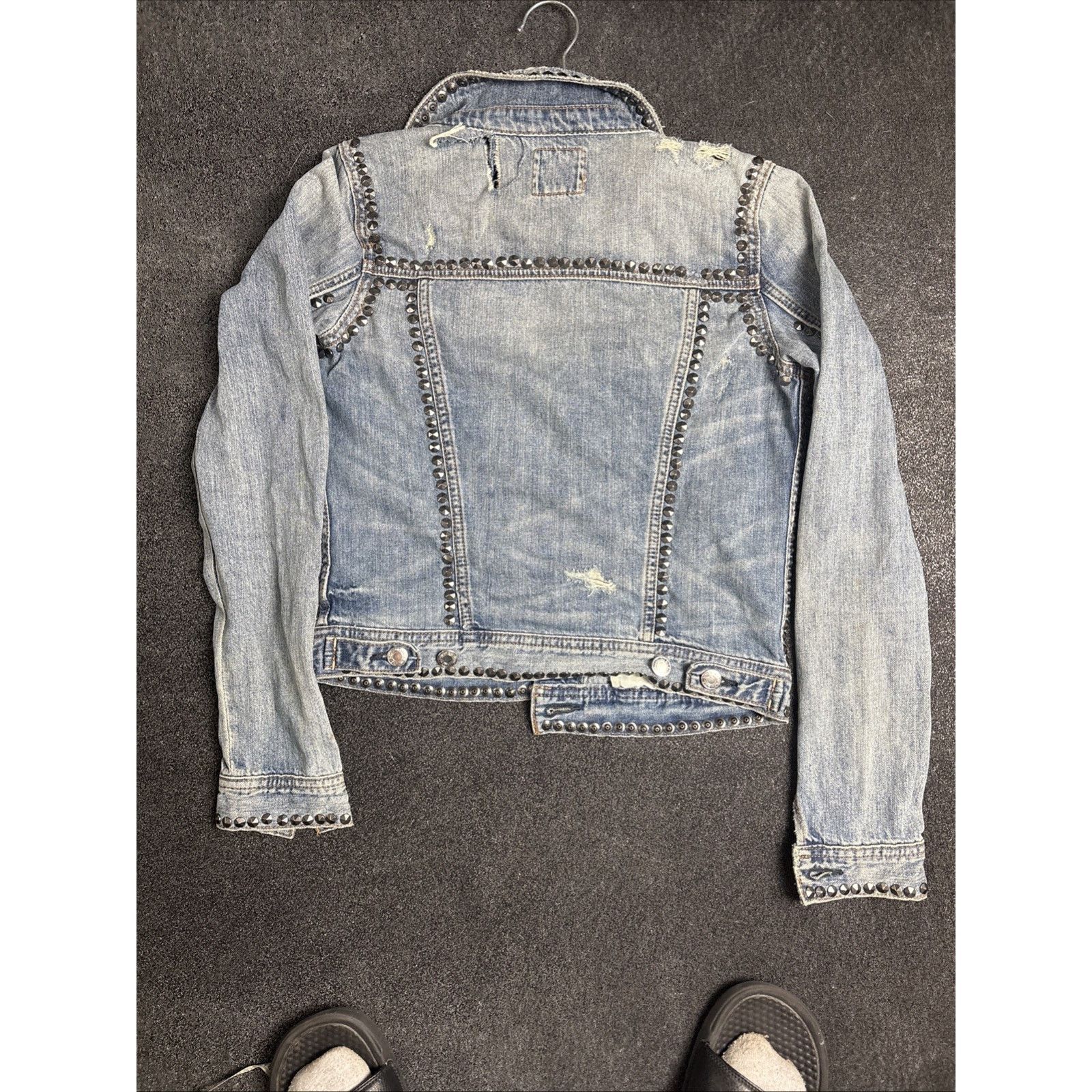 American Eagle Outfitters American eagle Studded jean jacket Size XS Distressed Denim Size S / US 4 / IT 40 - 8 Thumbnail