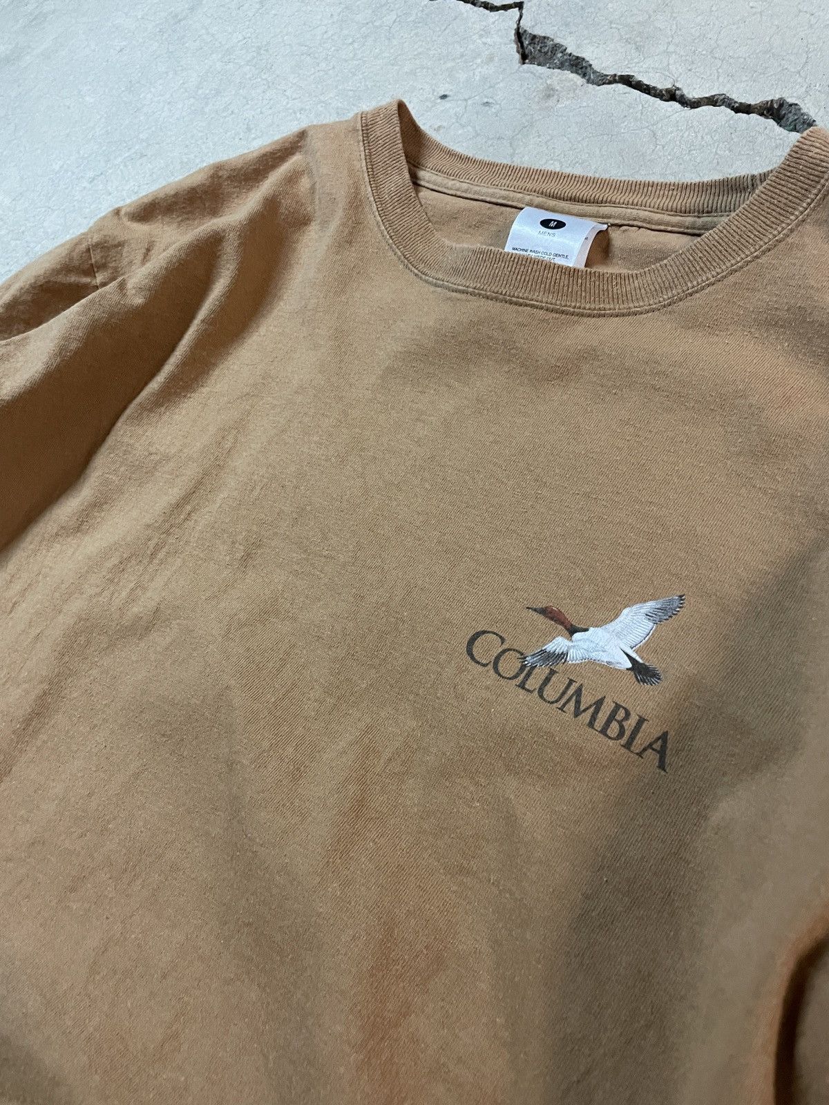 Columbia Vintage 00’s Columbia Goose Graphic Tee Tan Size Med Size US M / EU 48-50 / 2 - 3 Thumbnail